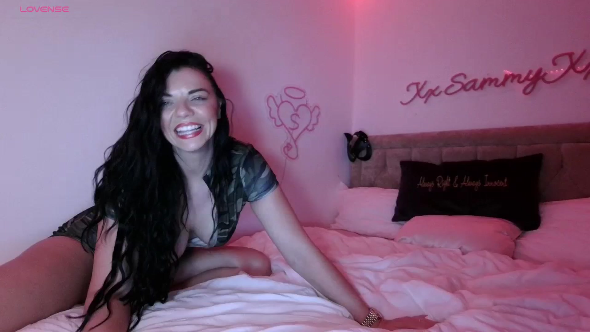 Gallery image thumbnail from innocentSamx's myfreecams stream on, 10/06/2023, 21:06 image 5 of 20
