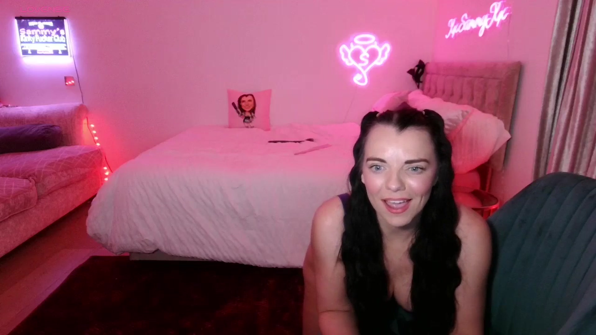 Gallery image thumbnail from innocentSamx's myfreecams stream on, 10/17/2023, 21:30 image 9 of 20