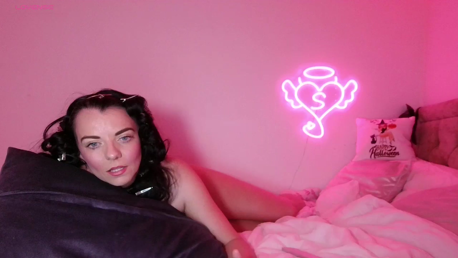 Gallery image thumbnail from innocentSamx's myfreecams stream on, 10/19/2023, 16:43 image 11 of 20