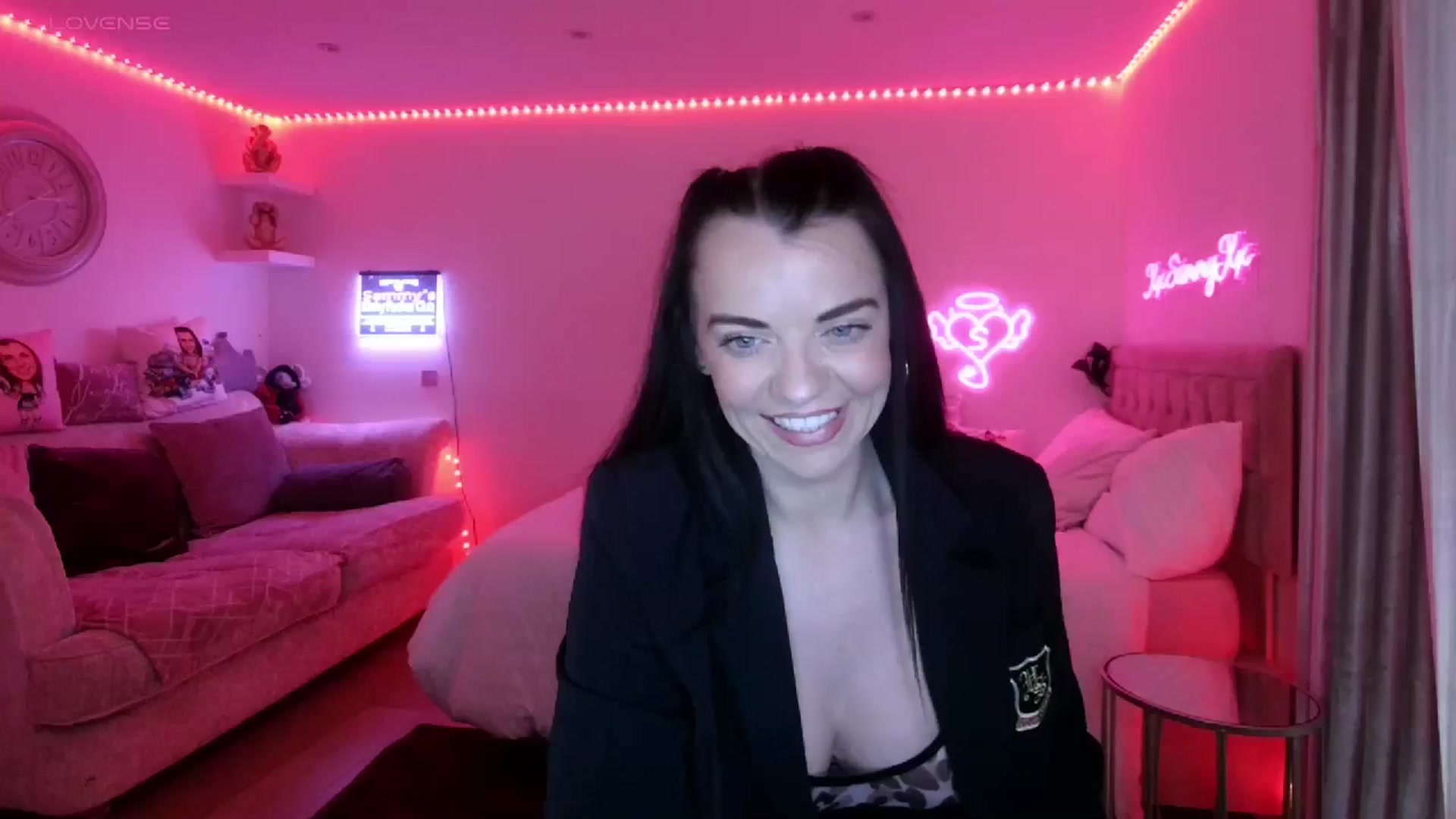 Gallery image thumbnail from innocentSamx's myfreecams stream on, 10/22/2023, 14:06 image 5 of 20