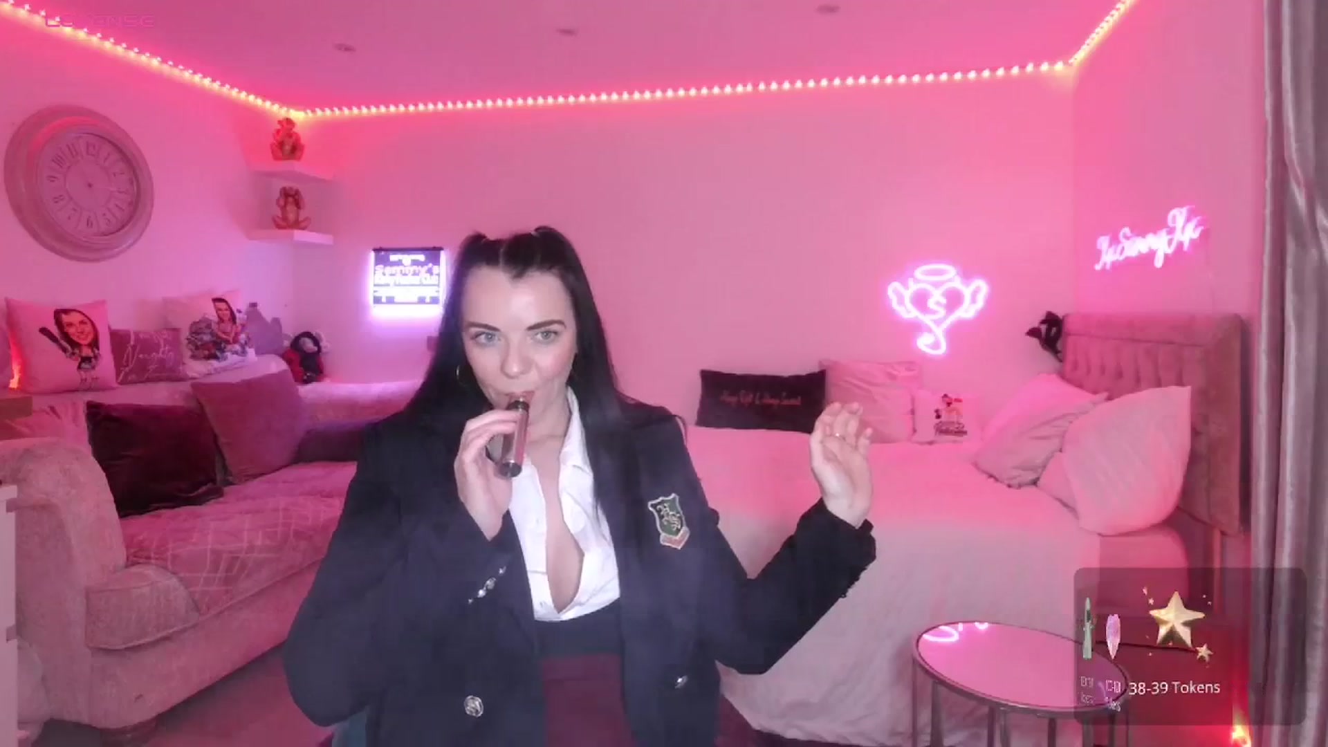 Gallery image thumbnail from innocentSamx's myfreecams stream on, 10/22/2023, 14:06 image 15 of 20