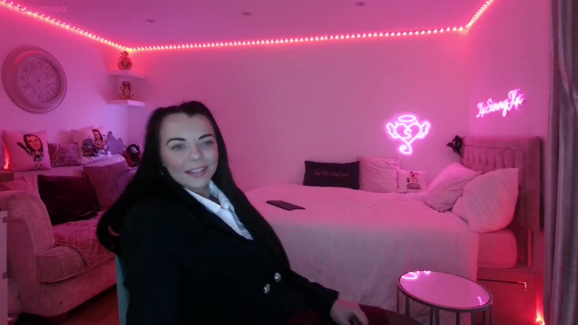 Gallery image thumbnail from innocentSamx's myfreecams stream on, 10/22/2023, 14:06 image 16 of 20