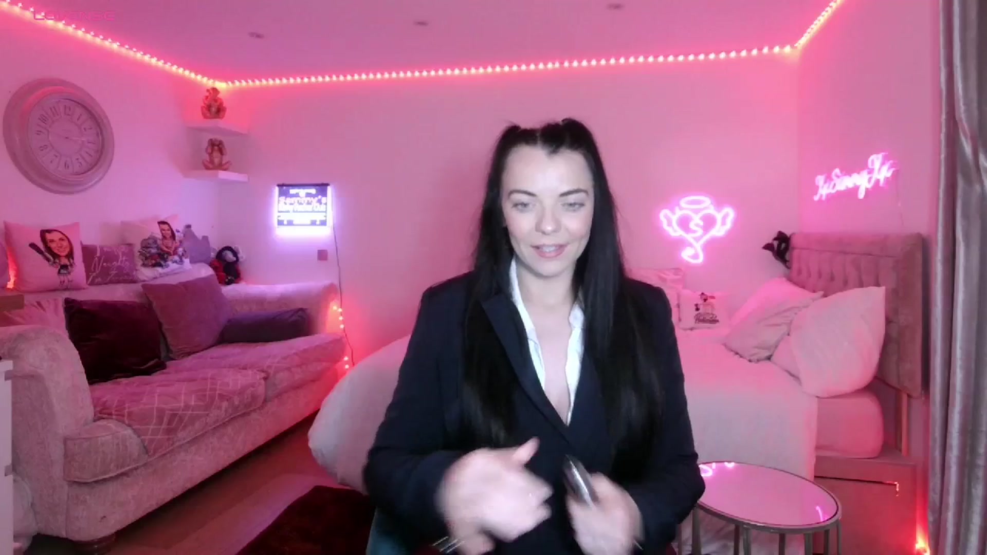 Gallery image thumbnail from innocentSamx's myfreecams stream on, 10/22/2023, 14:06 image 10 of 20