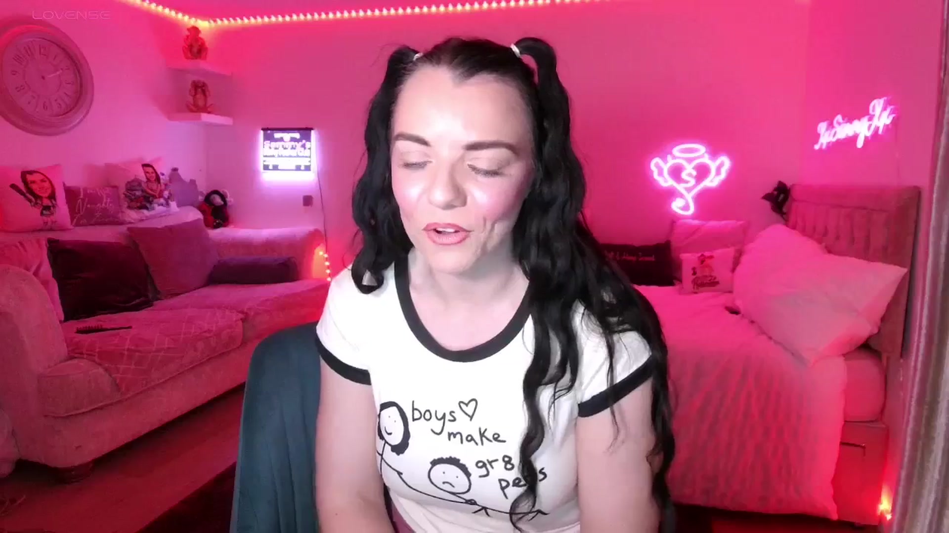 Gallery image thumbnail from innocentSamx's myfreecams stream on, 10/29/2023, 15:24 image 3 of 20