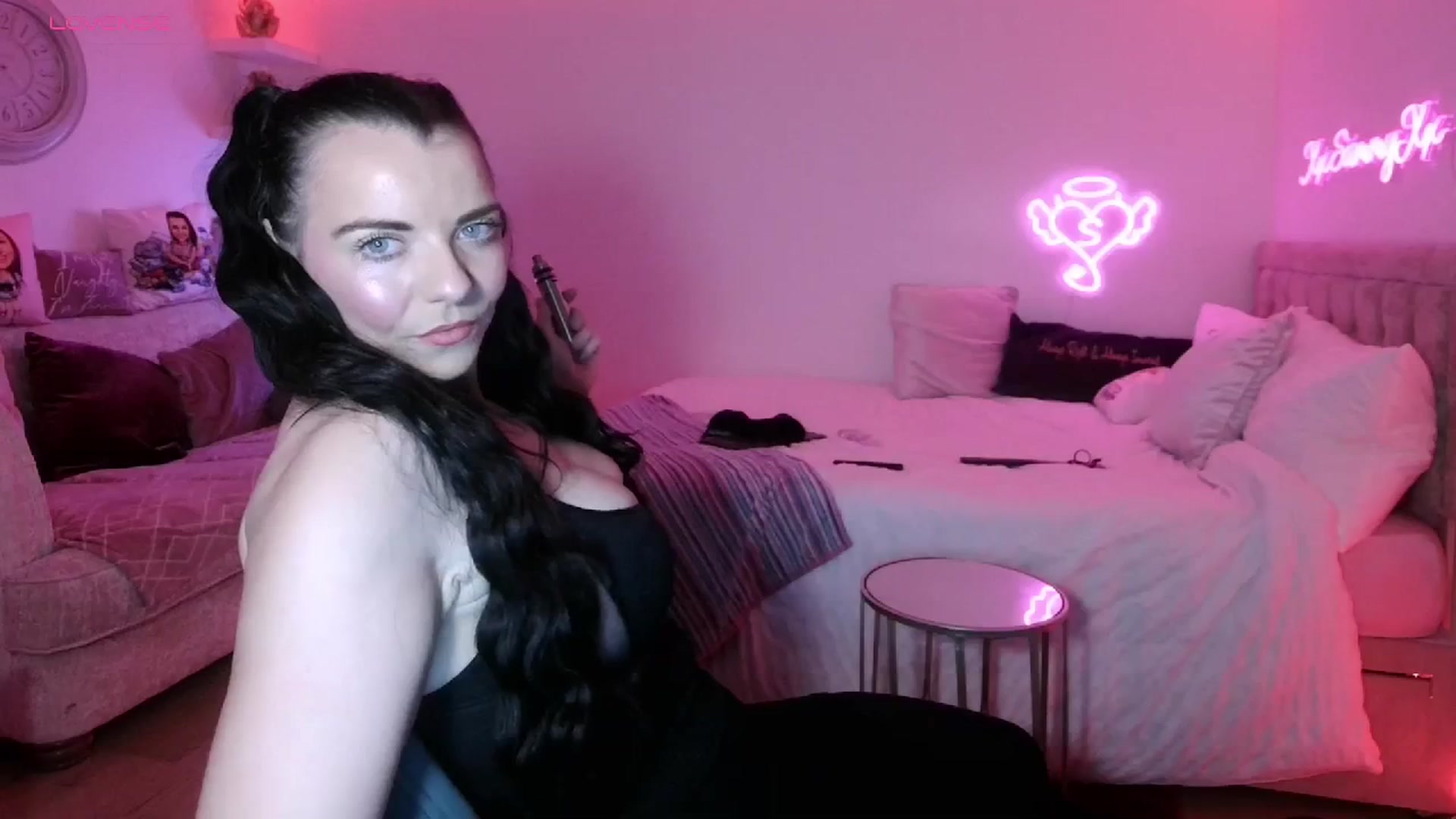 Gallery image thumbnail from innocentSamx's myfreecams stream on, 11/01/2023, 22:37 image 11 of 20