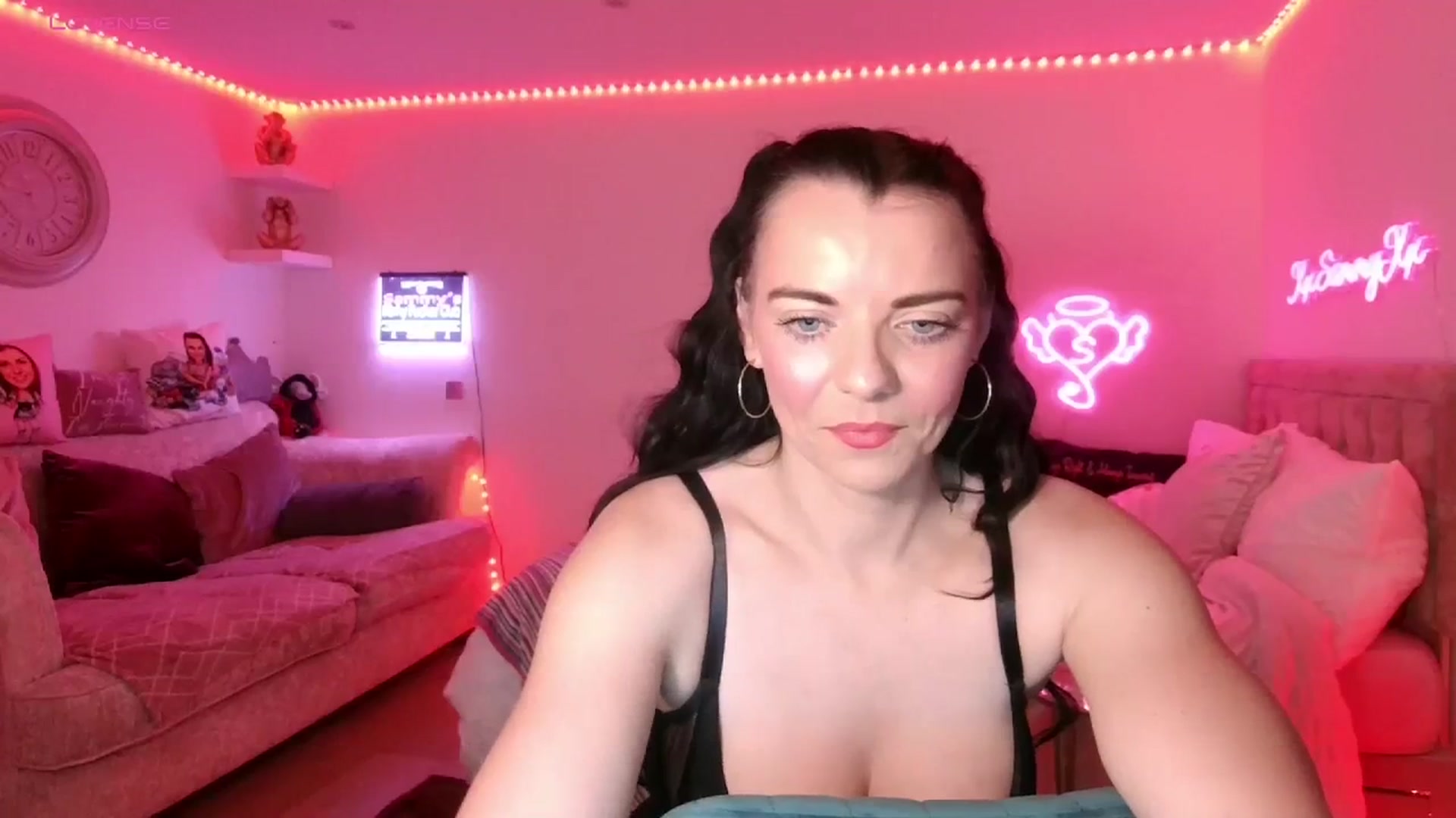 Gallery image thumbnail from innocentSamx's myfreecams stream on, 11/01/2023, 22:37 image 4 of 20