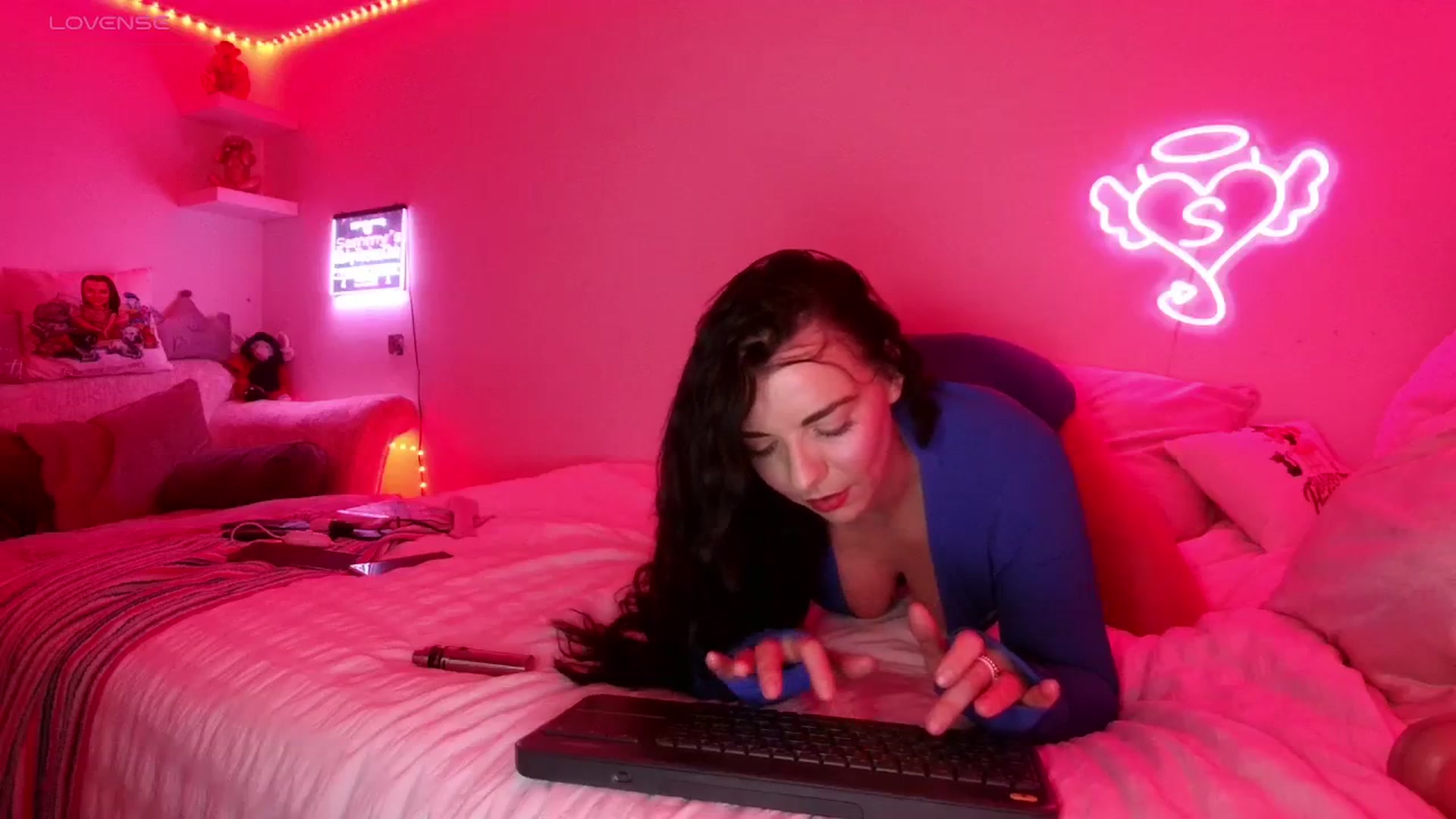 Gallery image thumbnail from innocentSamx's myfreecams stream on, 11/02/2023, 21:00 image 7 of 20