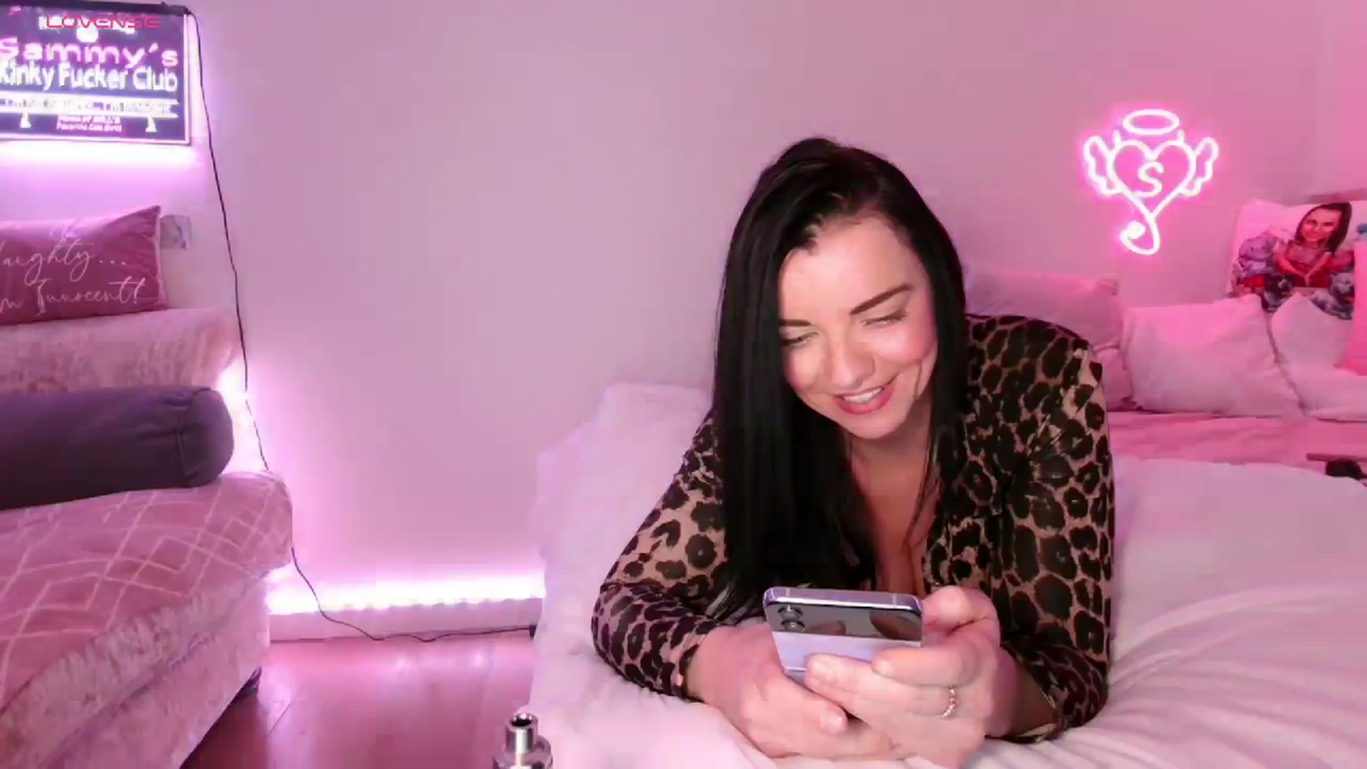 Gallery image thumbnail from innocentSamx's myfreecams stream on, 11/11/2023, 17:24 image 4 of 20