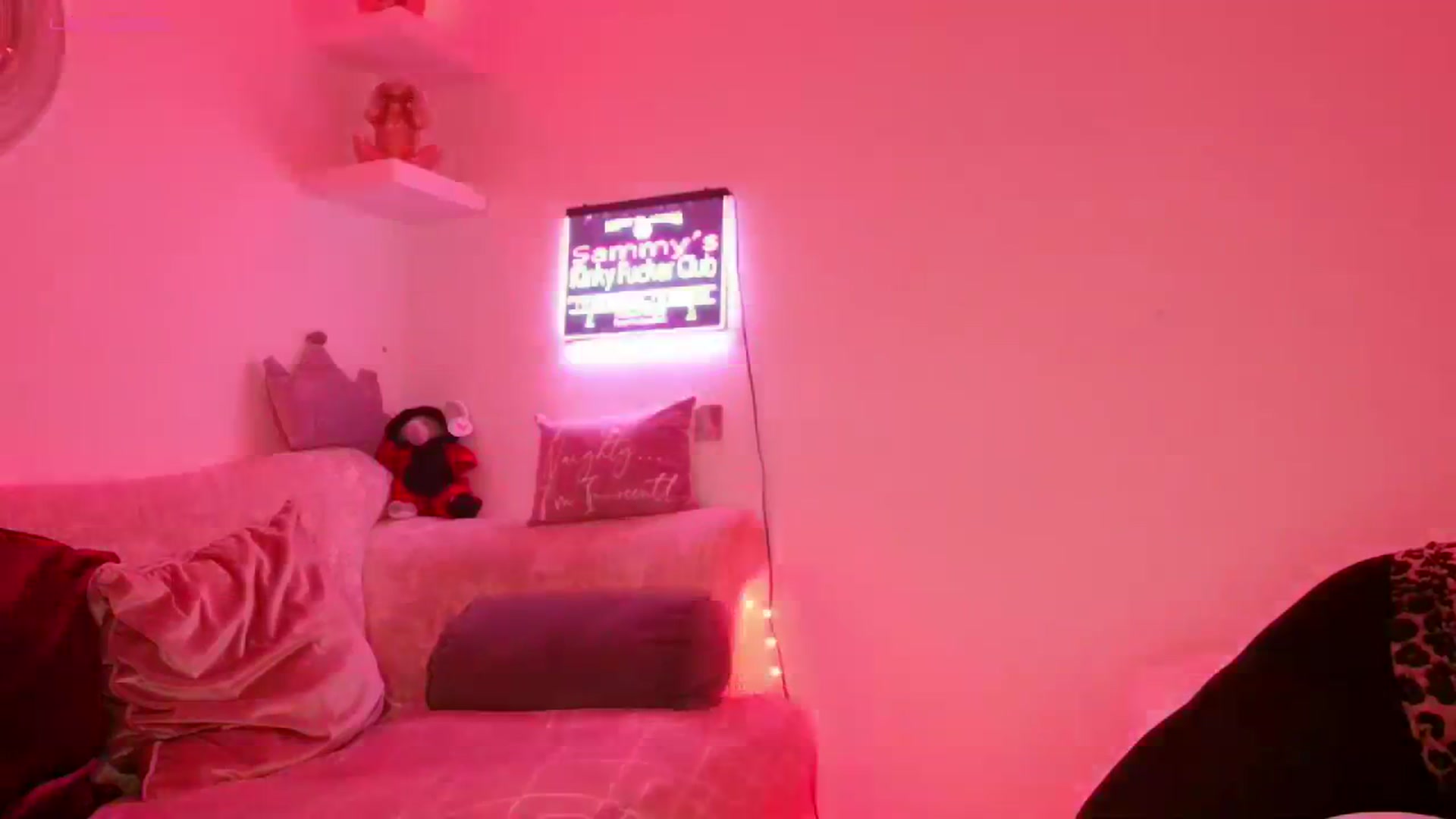 Gallery image thumbnail from innocentSamx's myfreecams stream on, 11/11/2023, 17:24 image 12 of 20