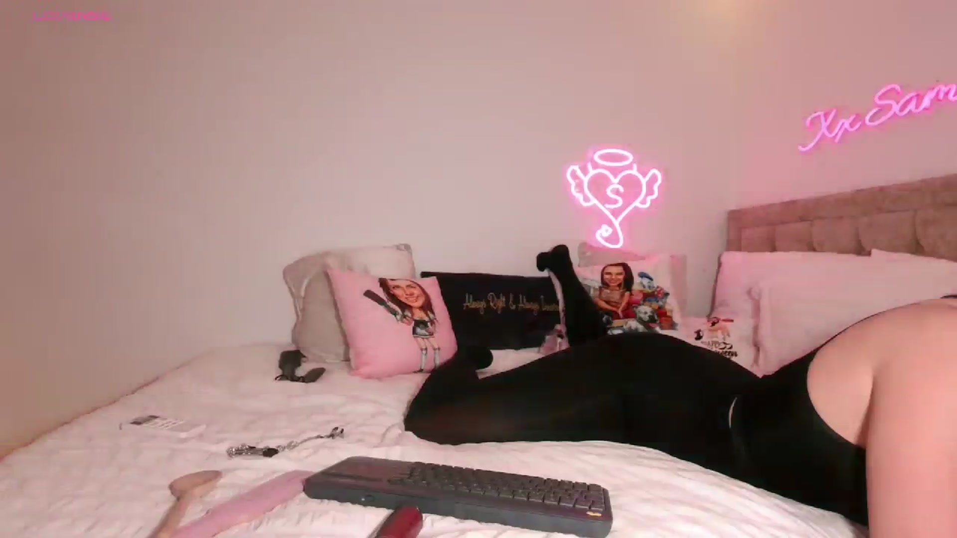 Gallery image thumbnail from innocentSamx's myfreecams stream on, 11/16/2023, 22:52 image 5 of 20