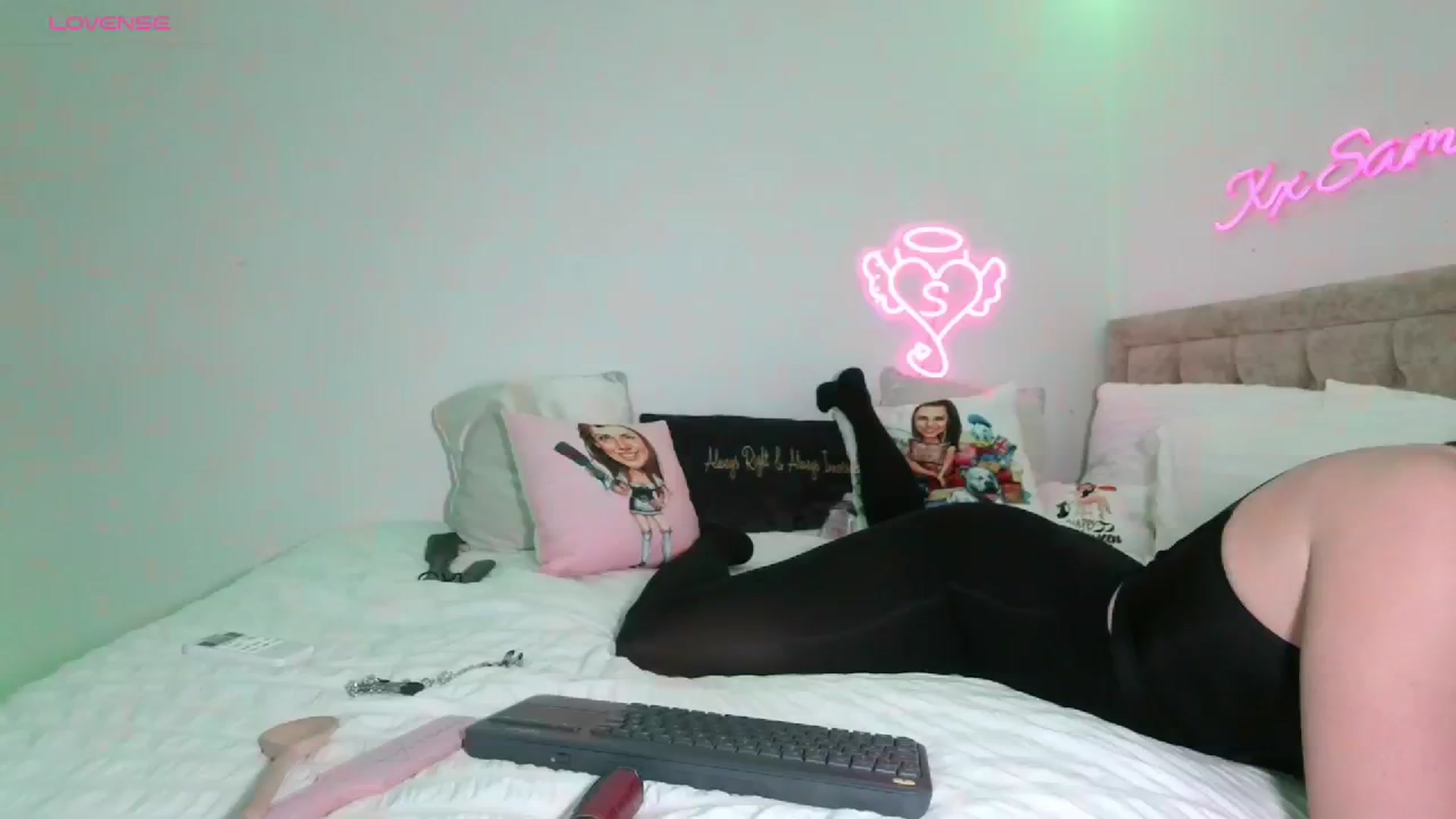 Gallery image thumbnail from innocentSamx's myfreecams stream on, 11/16/2023, 22:52 image 4 of 20
