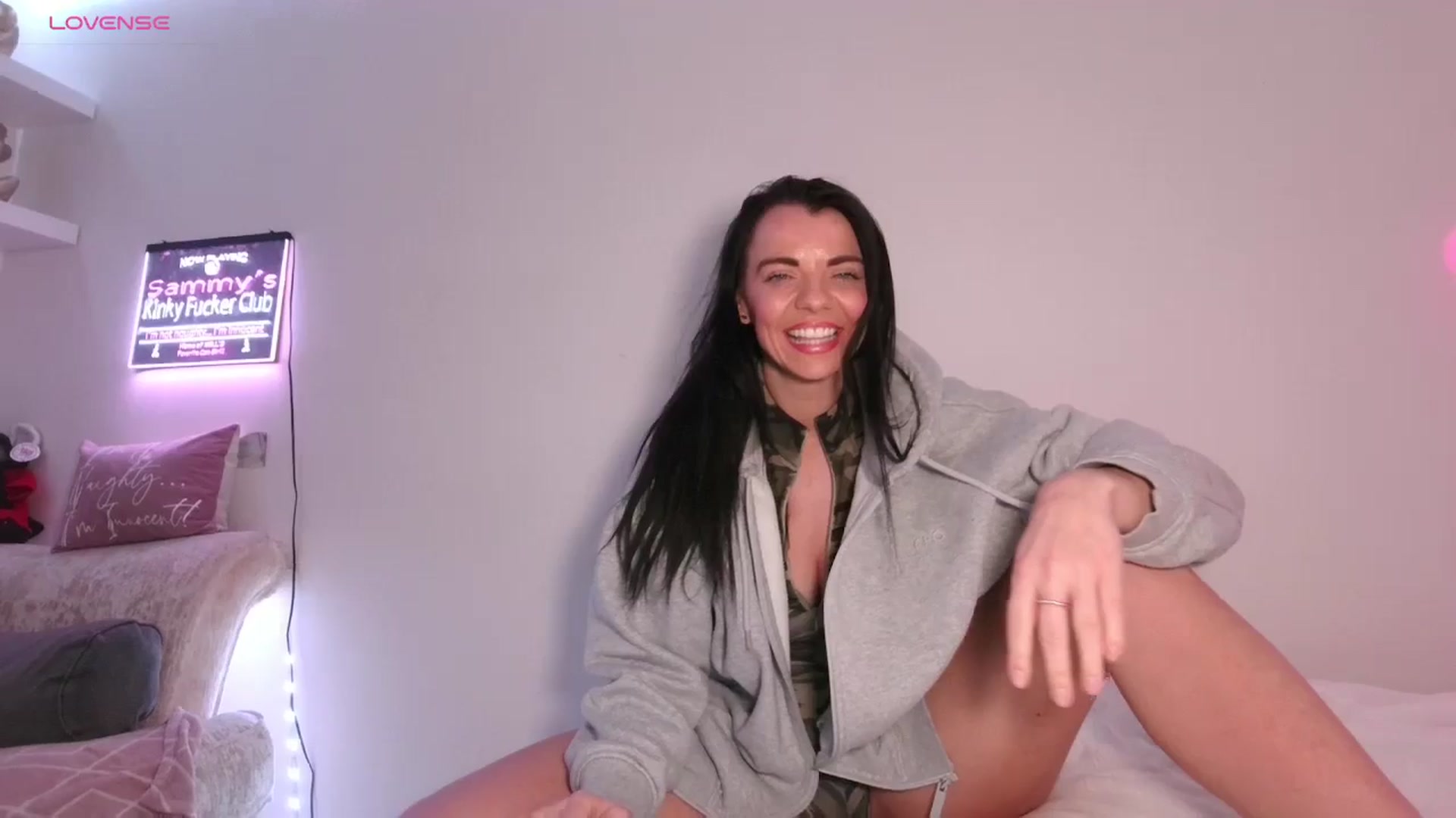 Gallery image thumbnail from innocentSamx's myfreecams stream on, 11/22/2023, 01:00 image 6 of 20