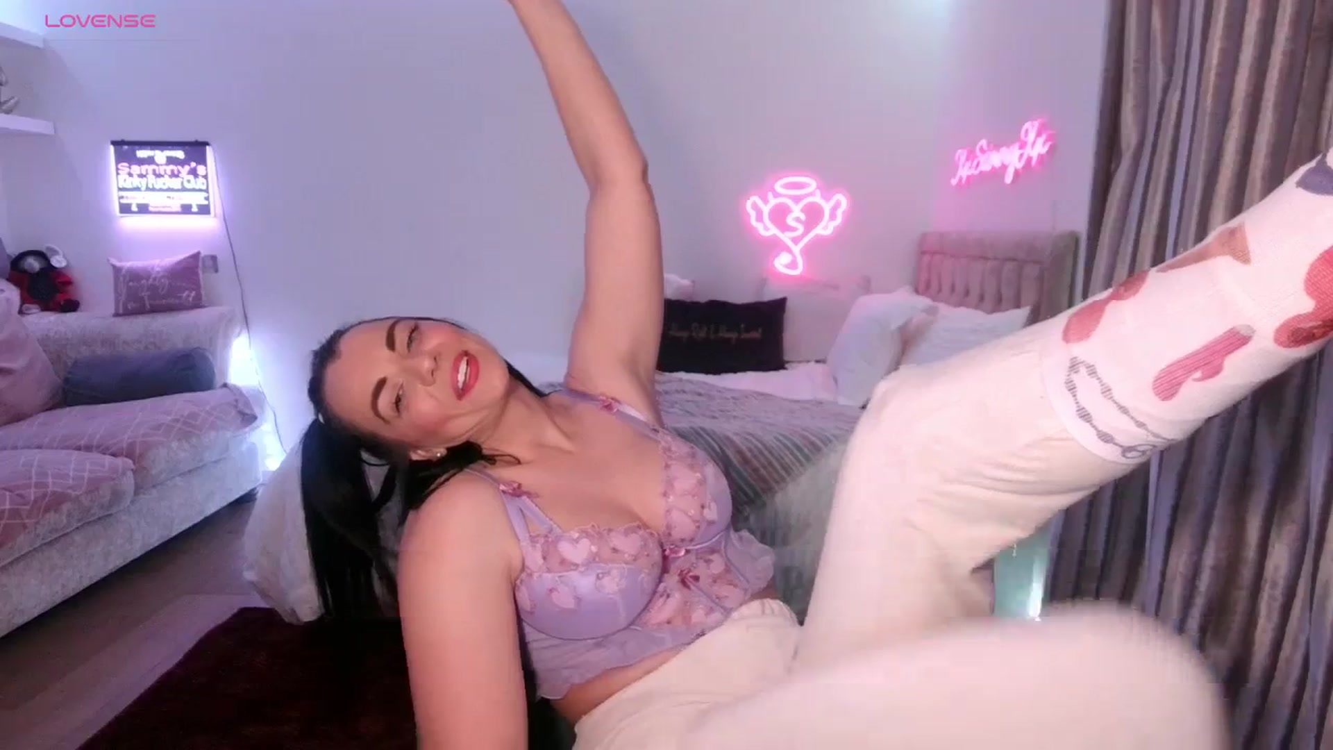 Gallery image thumbnail from innocentSamx's myfreecams stream on, 11/22/2023, 22:02 image 13 of 20
