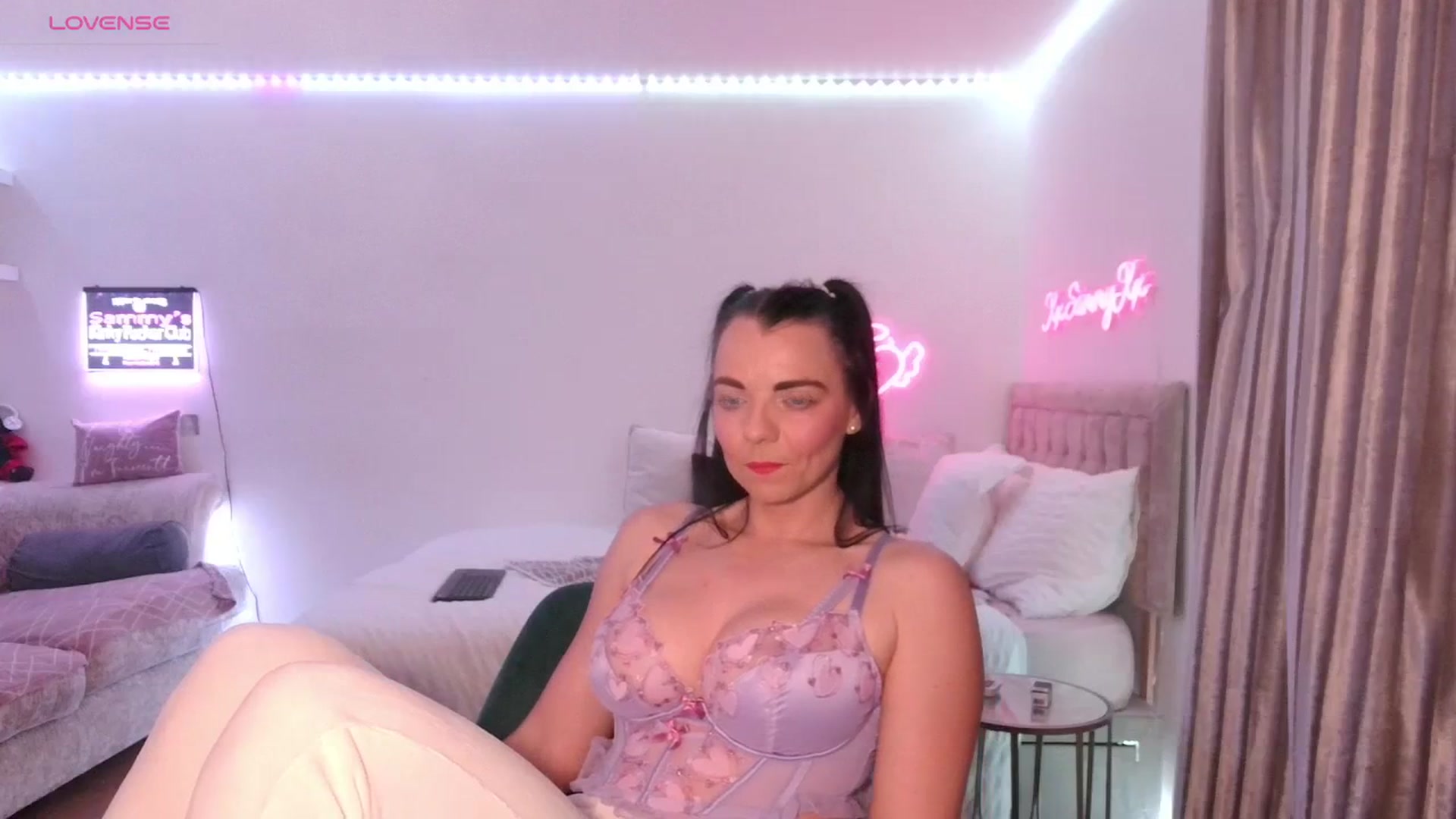 Gallery image thumbnail from innocentSamx's myfreecams stream on, 11/22/2023, 22:02 image 5 of 20