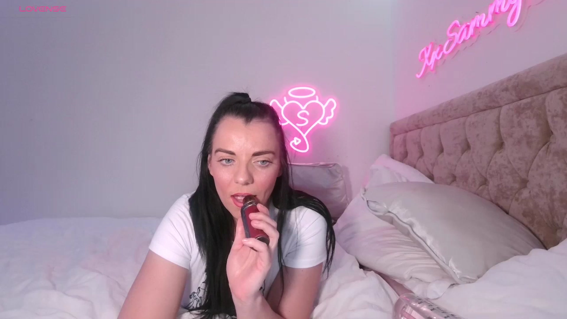Gallery image thumbnail from innocentSamx's myfreecams stream on, 11/24/2023, 22:34 image 18 of 20