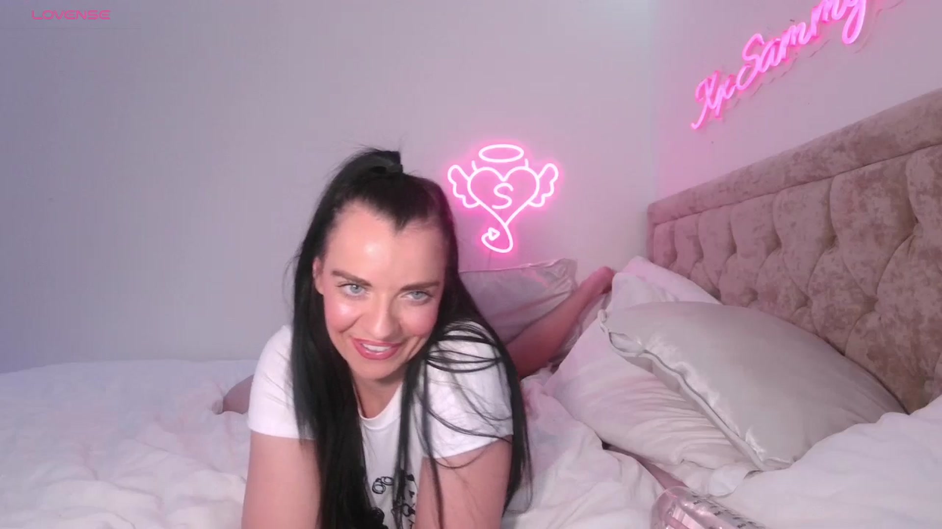 Gallery image thumbnail from innocentSamx's myfreecams stream on, 11/24/2023, 22:34 image 19 of 20