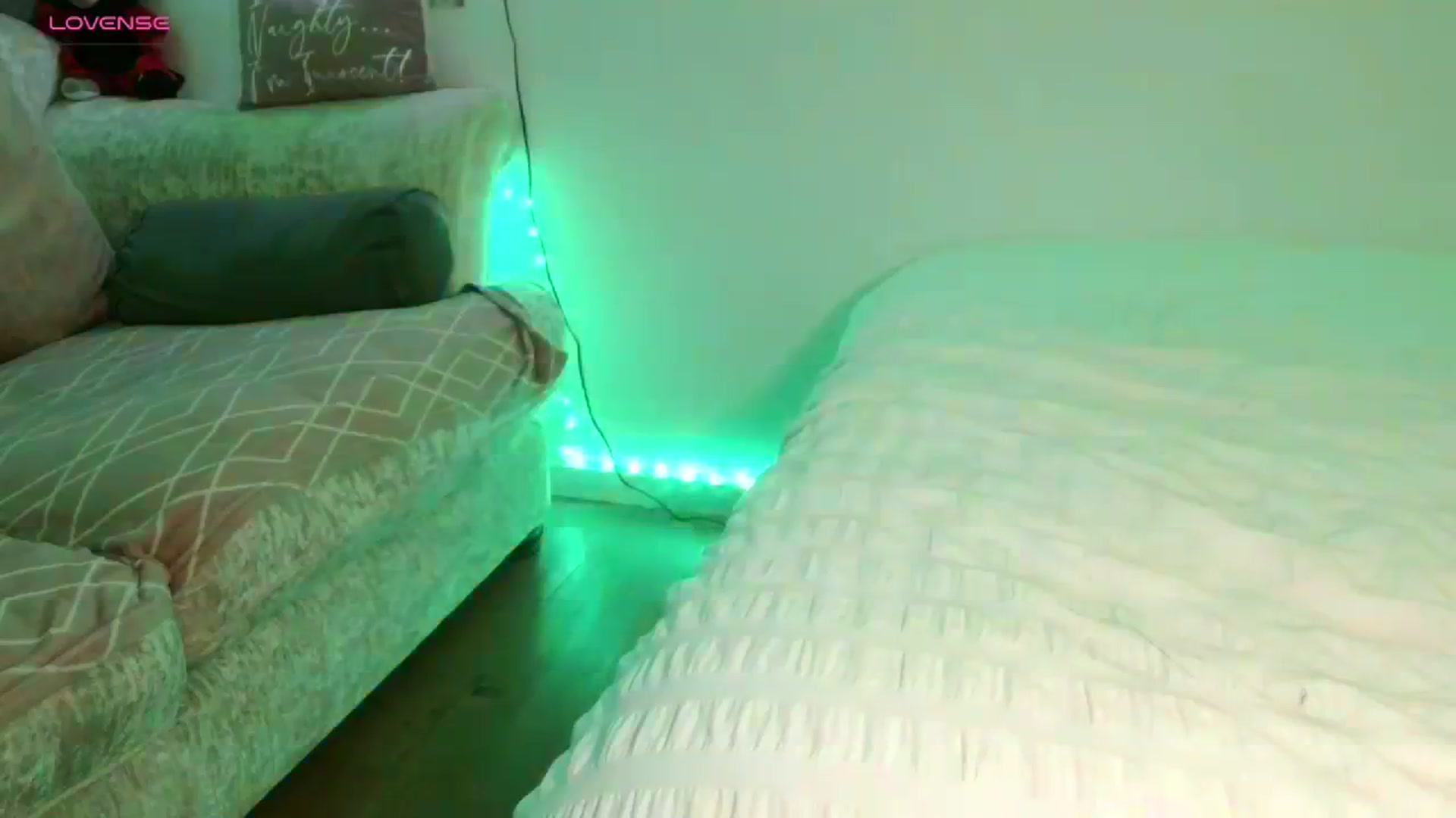 Gallery image thumbnail from innocentSamx's myfreecams stream on, 12/05/2023, 24:58 image 2 of 20