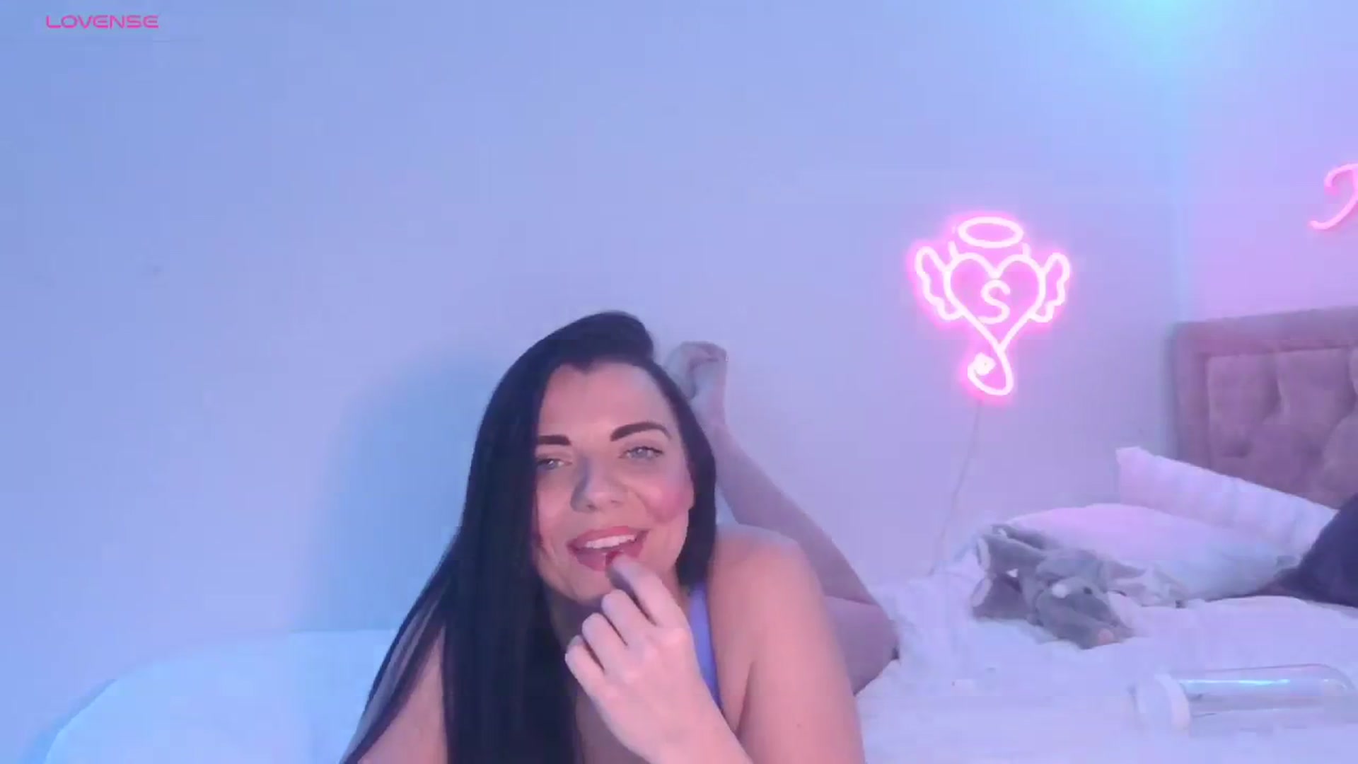 Gallery image thumbnail from innocentSamx's myfreecams stream on, 12/05/2023, 24:58 image 13 of 20