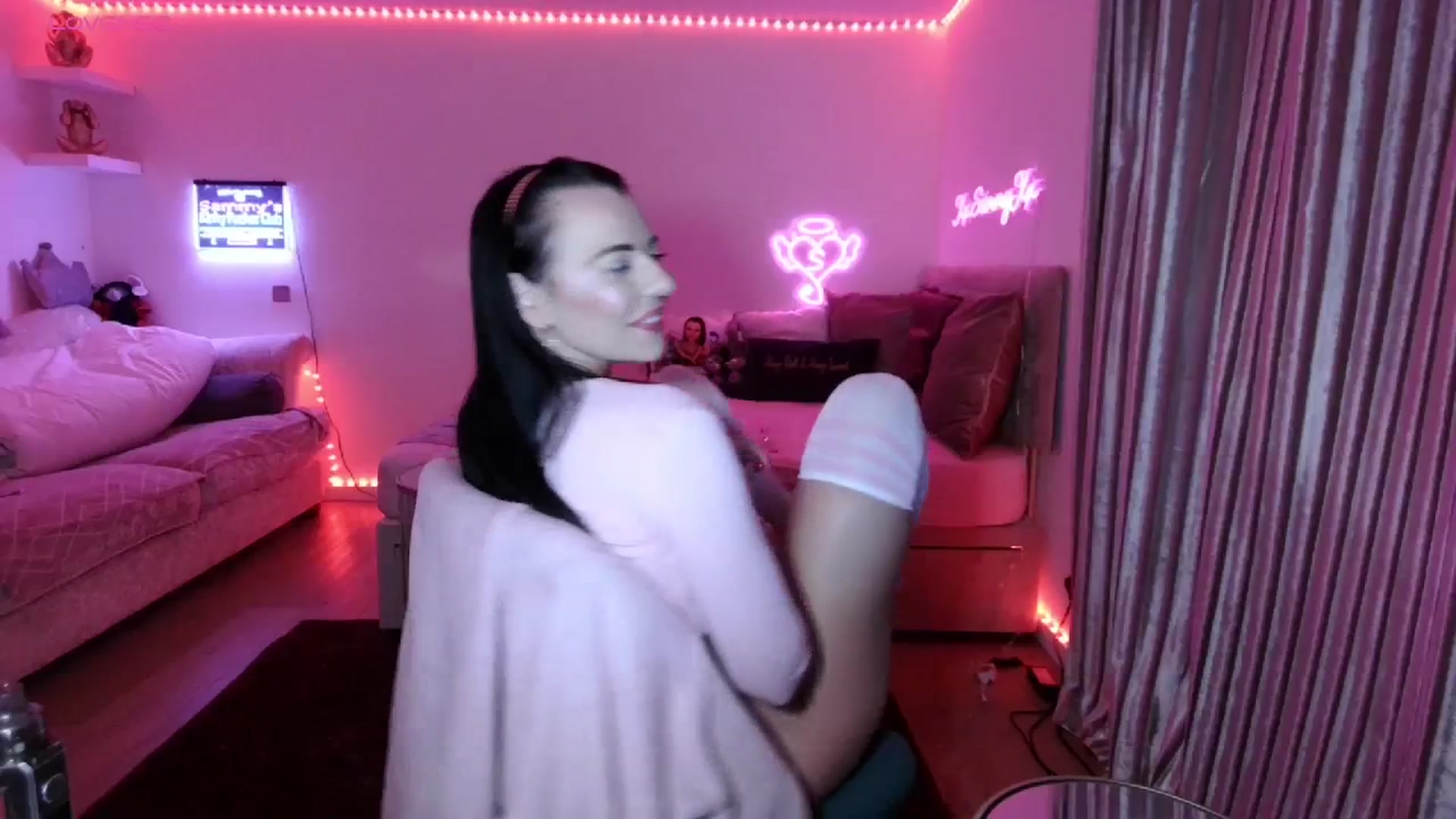 Gallery image thumbnail from innocentSamx's myfreecams stream on, 12/05/2023, 22:25 image 6 of 20