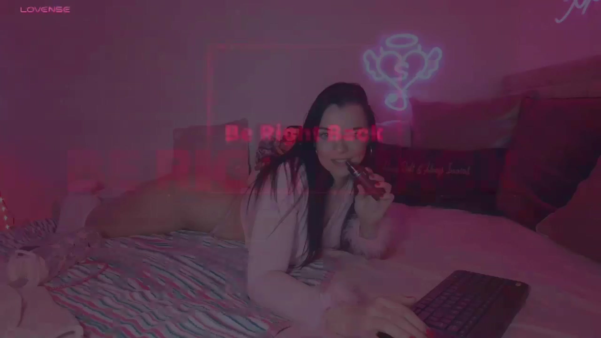 Gallery image thumbnail from innocentSamx's myfreecams stream on, 12/05/2023, 23:02 image 8 of 20