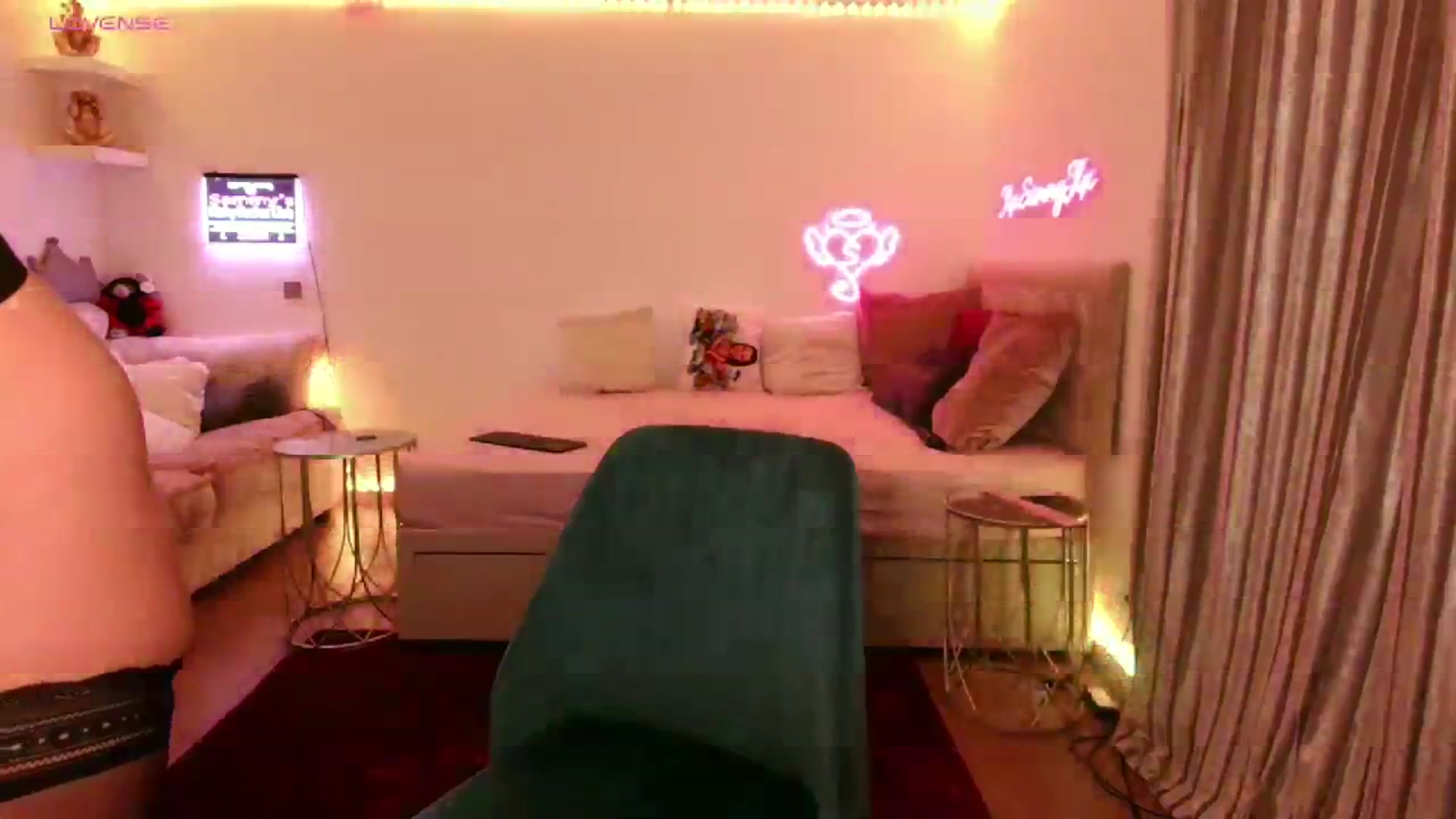 Gallery image thumbnail from innocentSamx's myfreecams stream on, 12/06/2023, 15:58 image 14 of 20