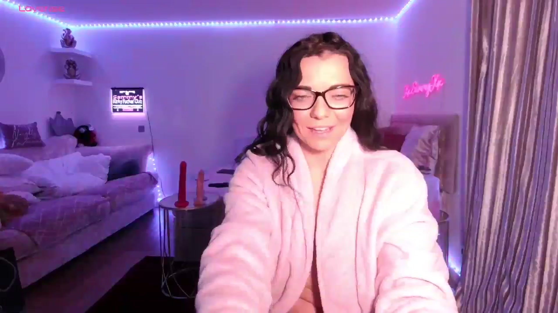 Gallery image thumbnail from innocentSamx's myfreecams stream on, 12/07/2023, 20:48 image 6 of 20