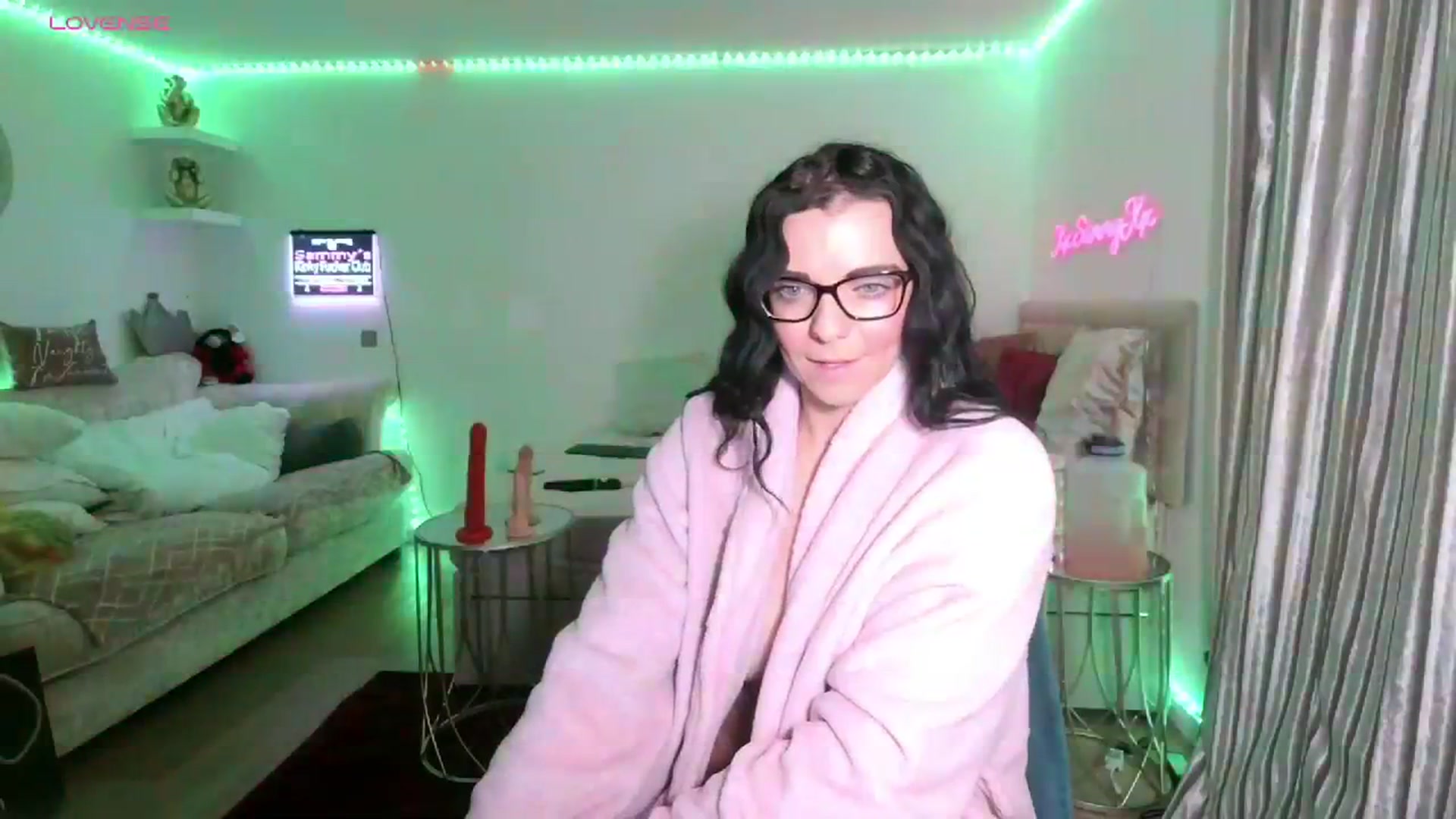 Gallery image thumbnail from innocentSamx's myfreecams stream on, 12/07/2023, 20:48 image 7 of 20