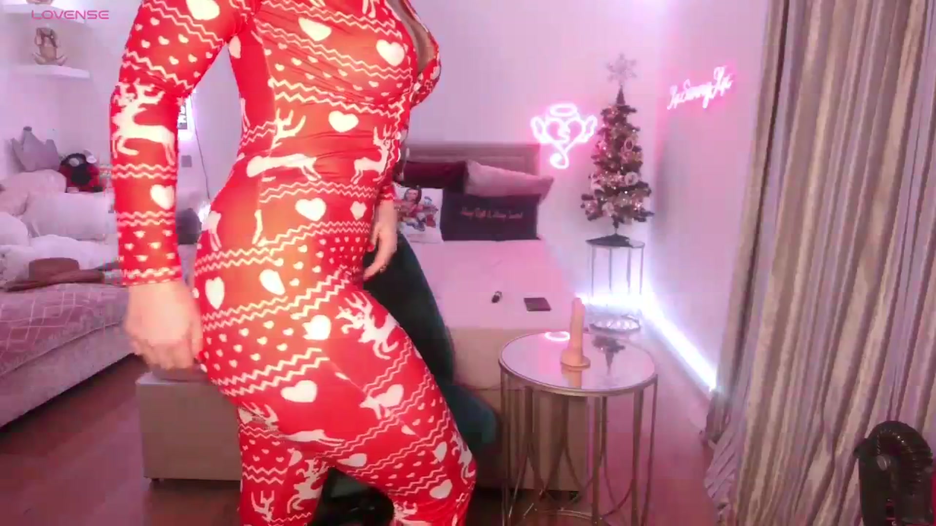 Gallery image thumbnail from innocentSamx's myfreecams stream on, 12/13/2023, 14:04 image 5 of 20