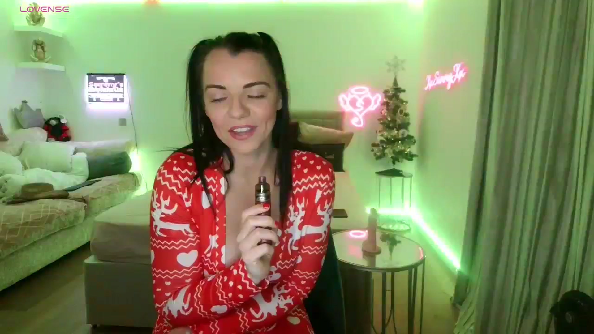 Gallery image thumbnail from innocentSamx's myfreecams stream on, 12/13/2023, 14:04 image 15 of 20