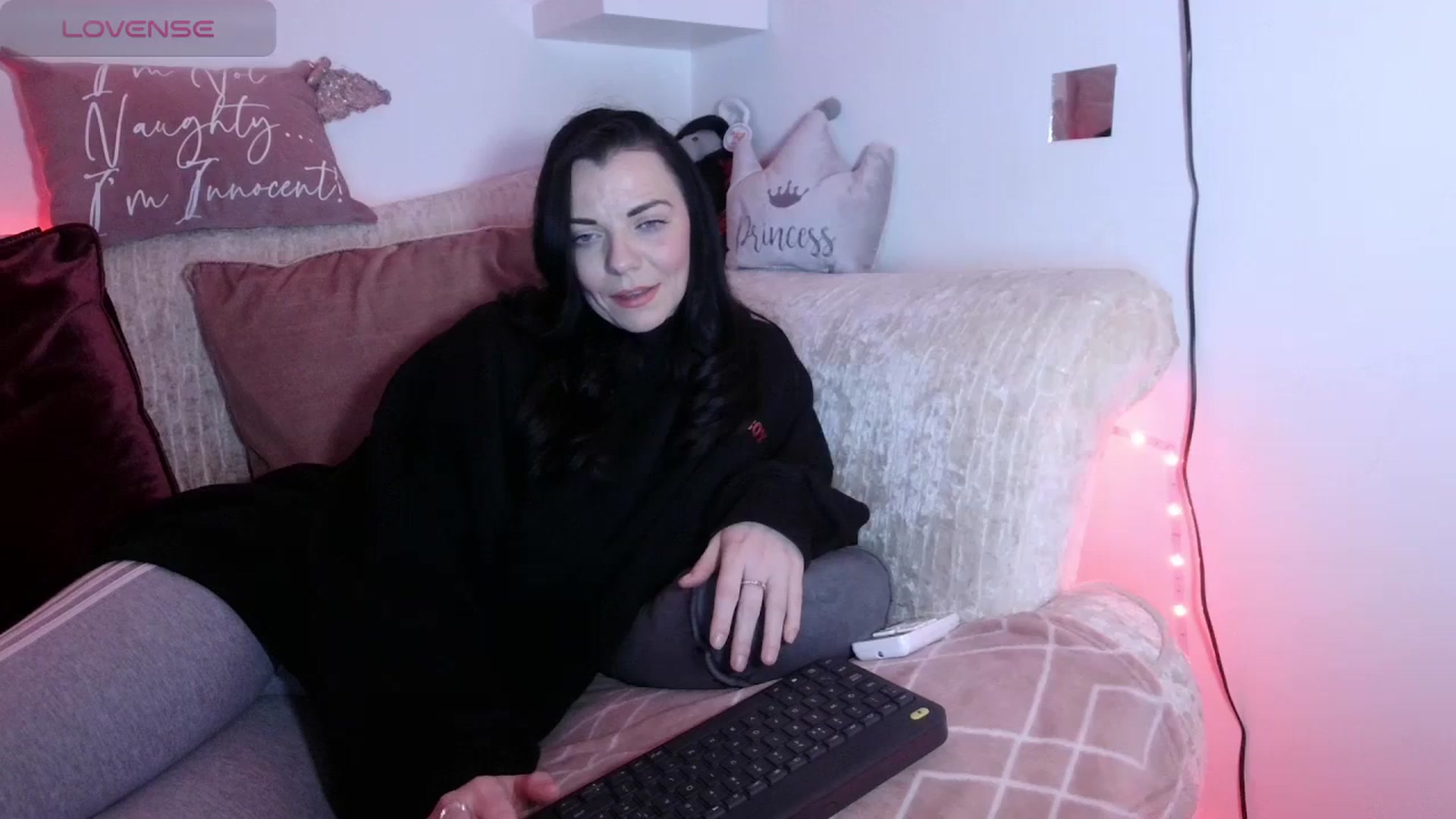 Gallery image thumbnail from innocentSamx's myfreecams stream on, 01/09/2024, 20:18 image 3 of 20