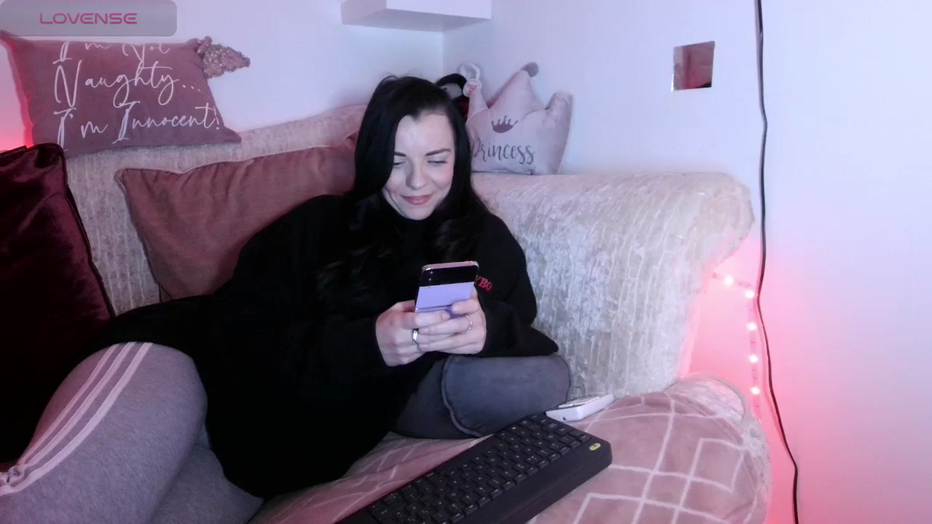 Gallery image thumbnail from innocentSamx's myfreecams stream on, 01/09/2024, 20:18 image 7 of 20