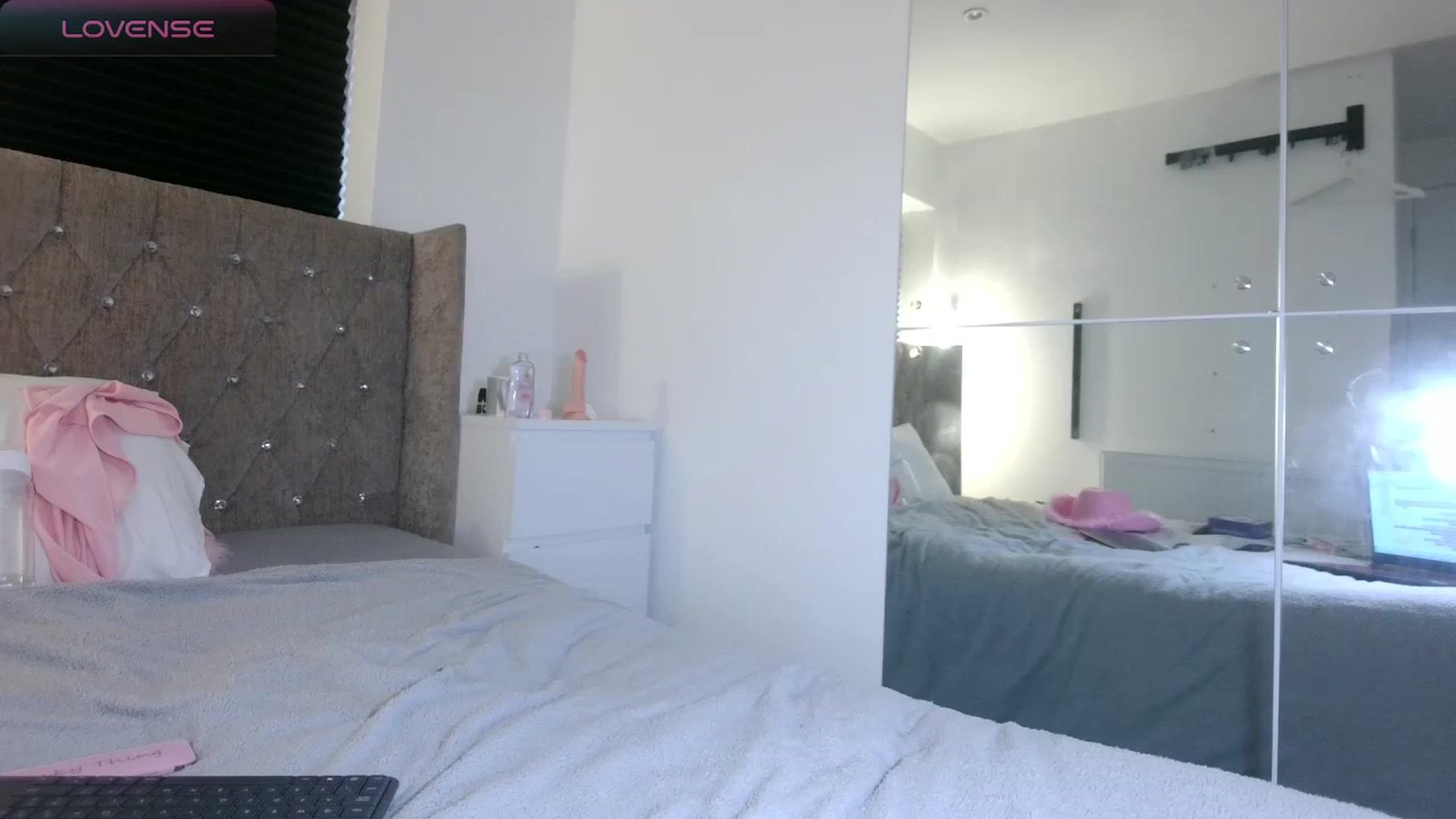 Gallery image thumbnail from innocentSamx's myfreecams stream on, 01/11/2024, 14:52 image 14 of 20
