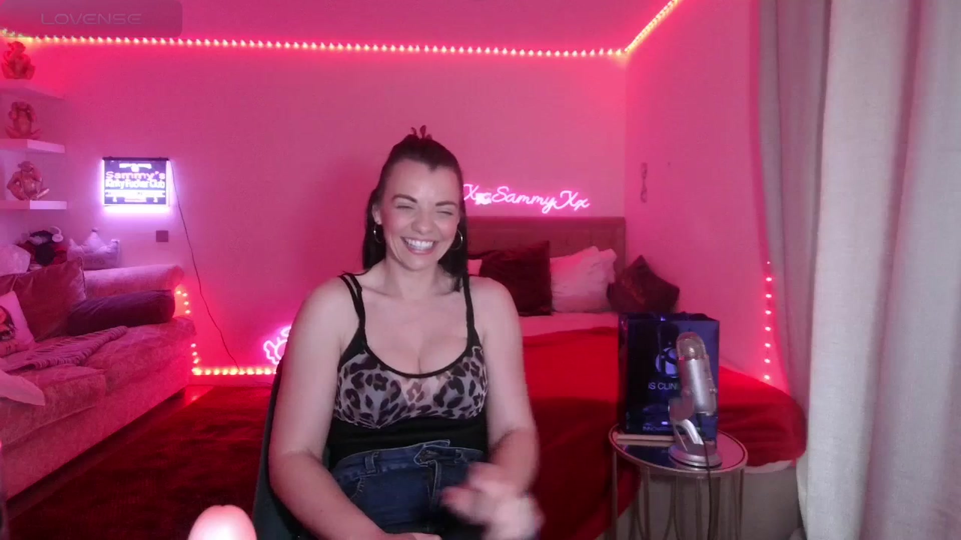 Gallery image thumbnail from innocentSamx's myfreecams stream on, 01/25/2024, 13:44 image 13 of 20