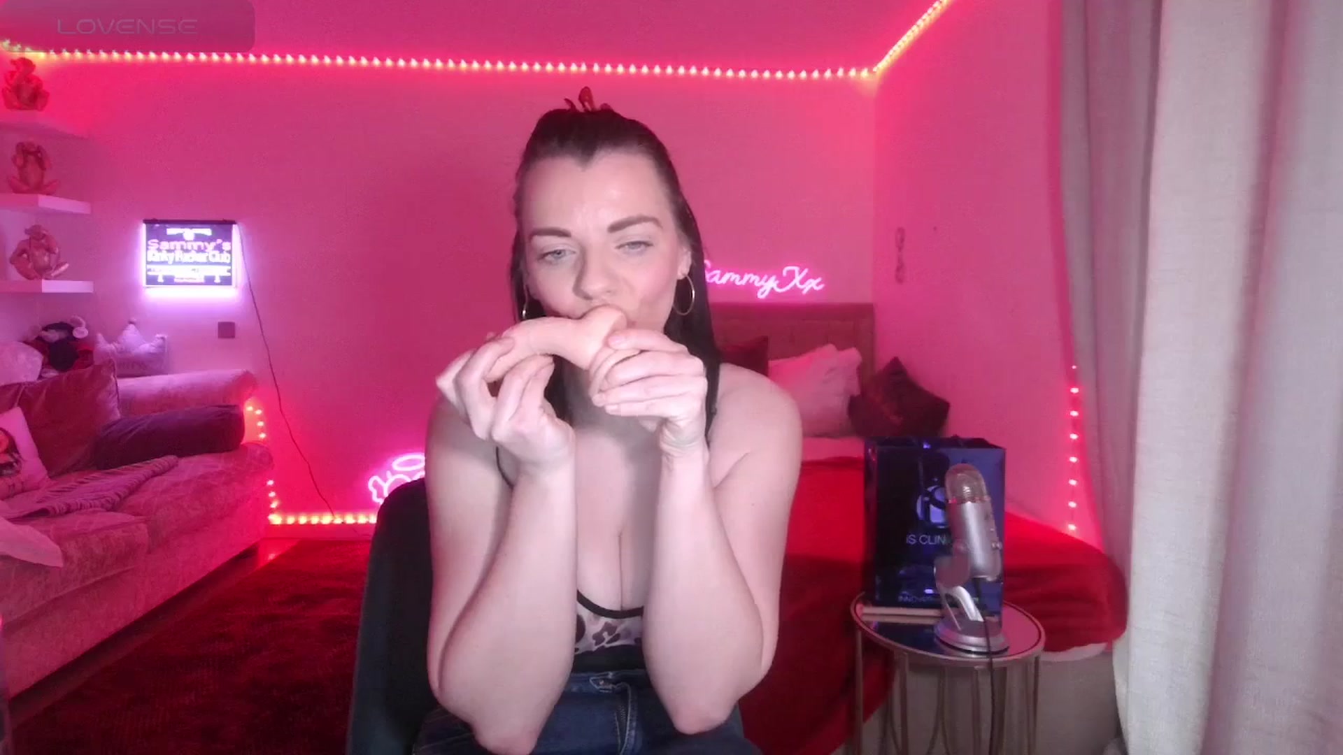 Gallery image thumbnail from innocentSamx's myfreecams stream on, 01/25/2024, 13:44 image 10 of 20