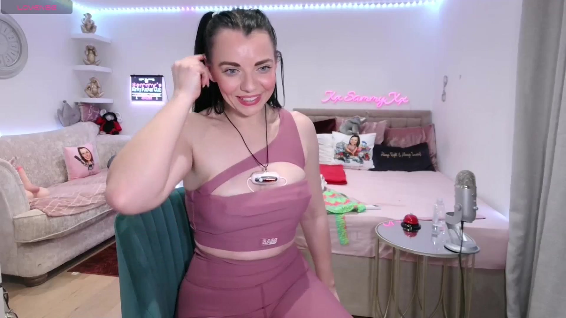 Gallery image thumbnail from innocentSamx's myfreecams stream on, 02/08/2024, 20:52 image 5 of 20