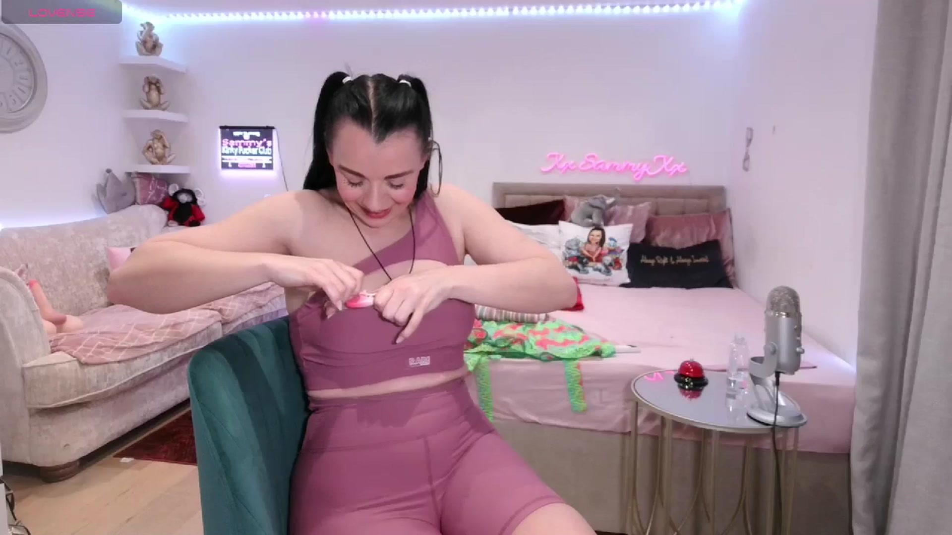 Gallery image thumbnail from innocentSamx's myfreecams stream on, 02/08/2024, 20:52 image 4 of 20