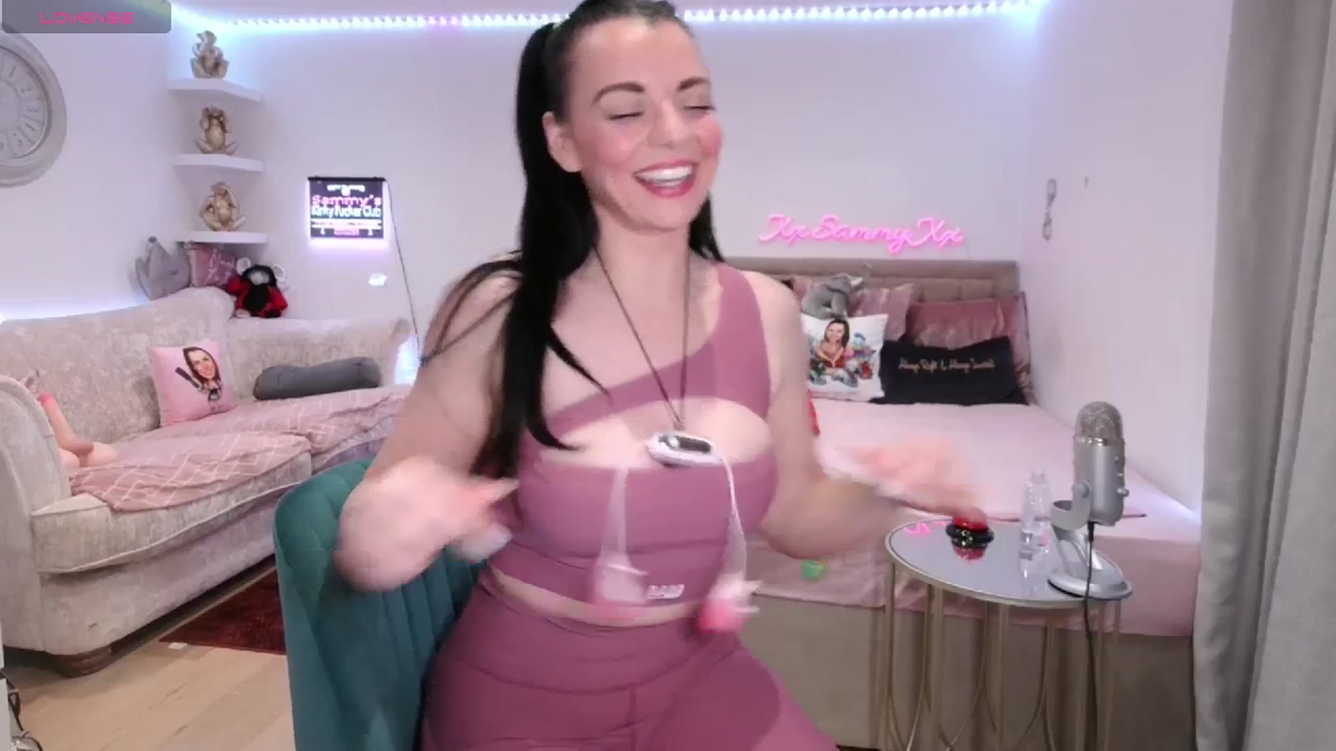 Gallery image thumbnail from innocentSamx's myfreecams stream on, 02/08/2024, 20:52 image 2 of 20