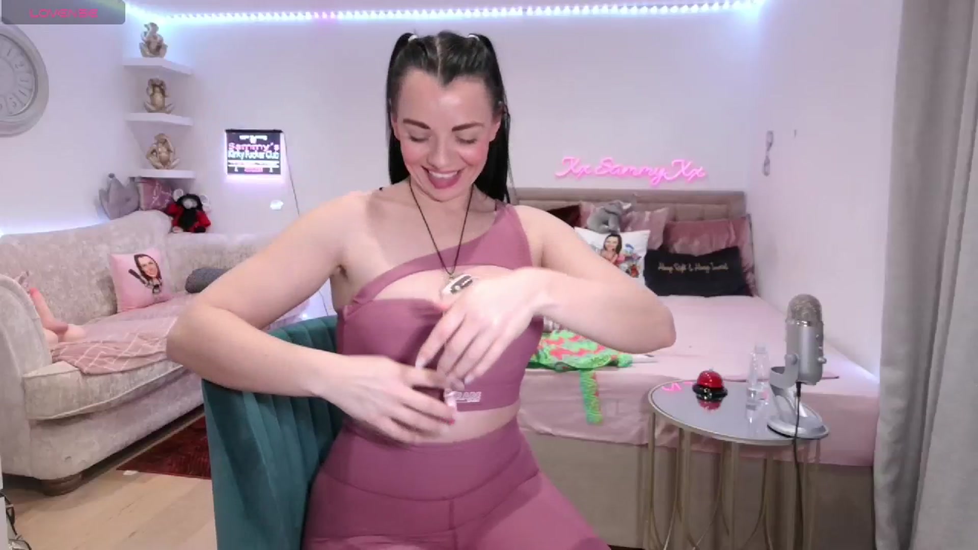 Gallery image thumbnail from innocentSamx's myfreecams stream on, 02/08/2024, 20:52 image 3 of 20