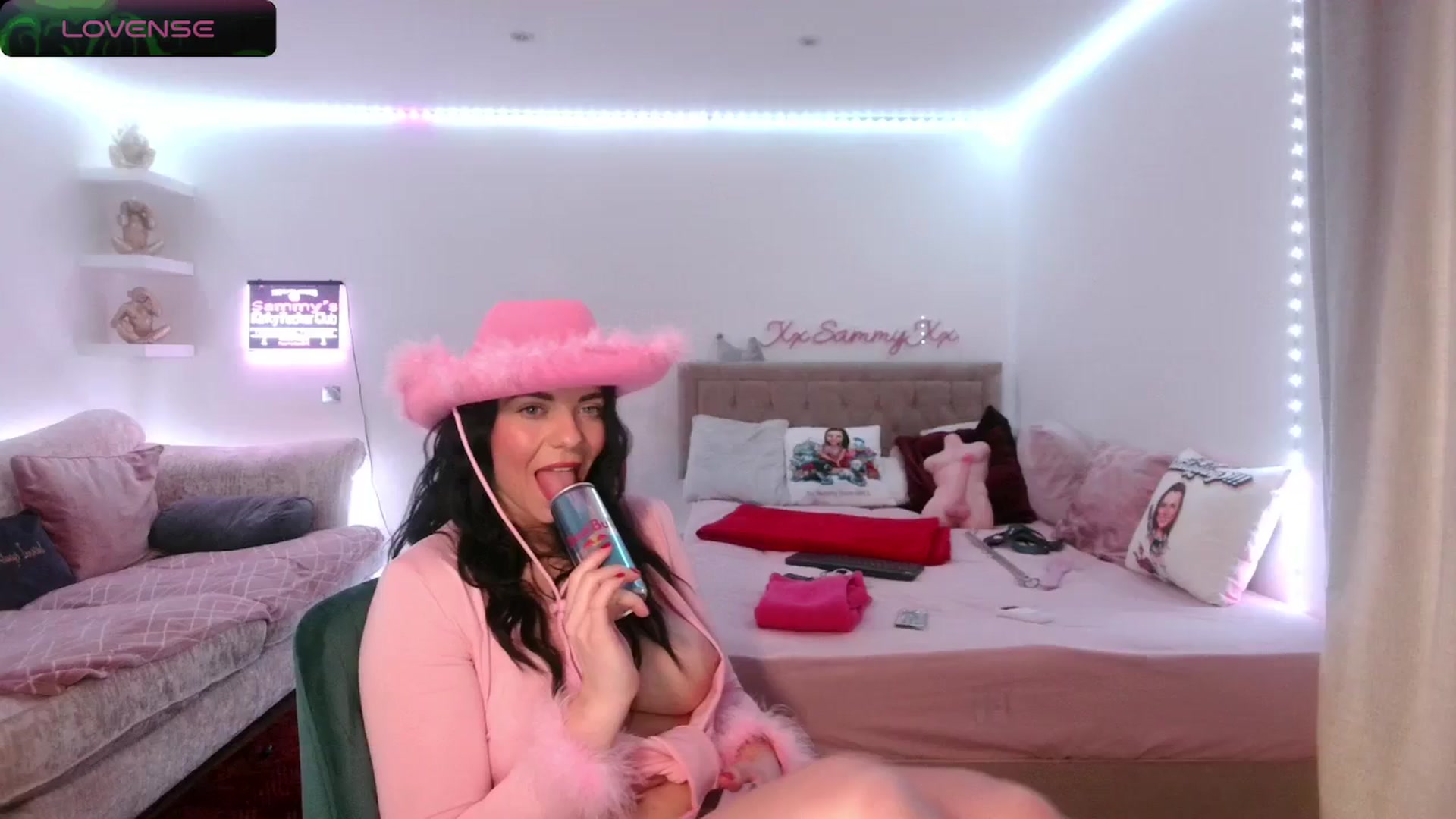 Gallery image thumbnail from innocentSamx's myfreecams stream on, 03/05/2024, 14:40 image 10 of 20