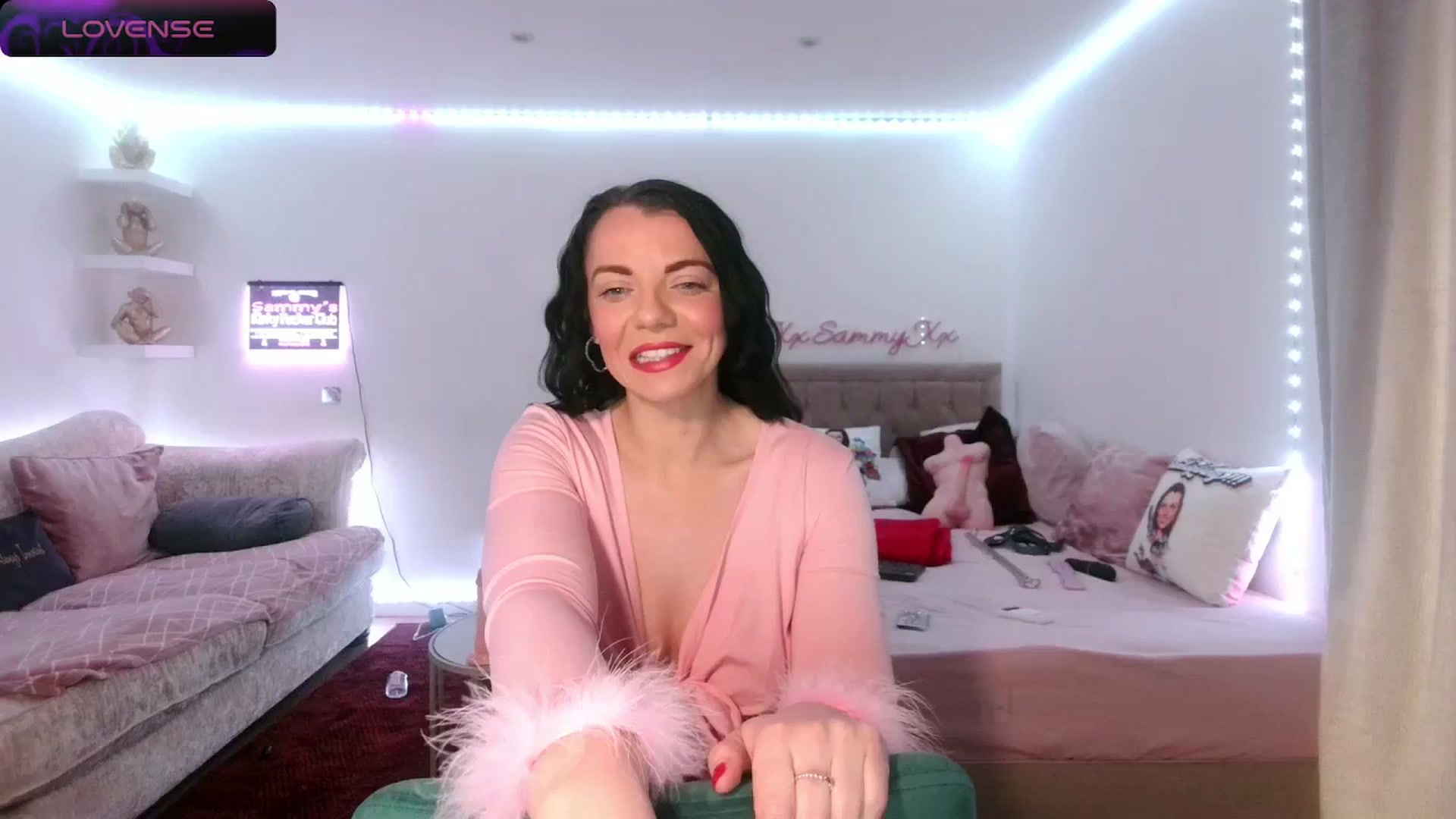 Gallery image thumbnail from innocentSamx's myfreecams stream on, 03/05/2024, 14:40 image 1 of 20