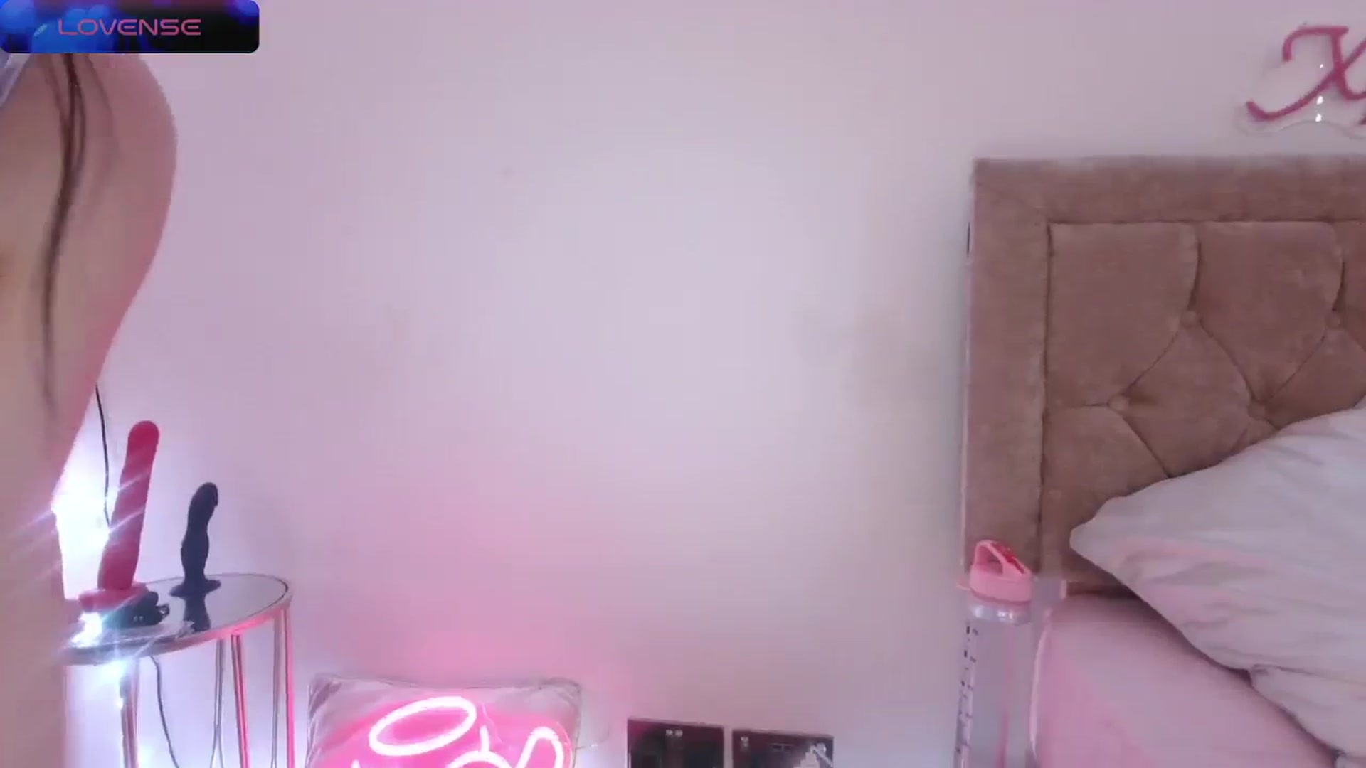 Gallery image thumbnail from innocentSamx's myfreecams stream on, 03/16/2024, 17:17 image 13 of 20