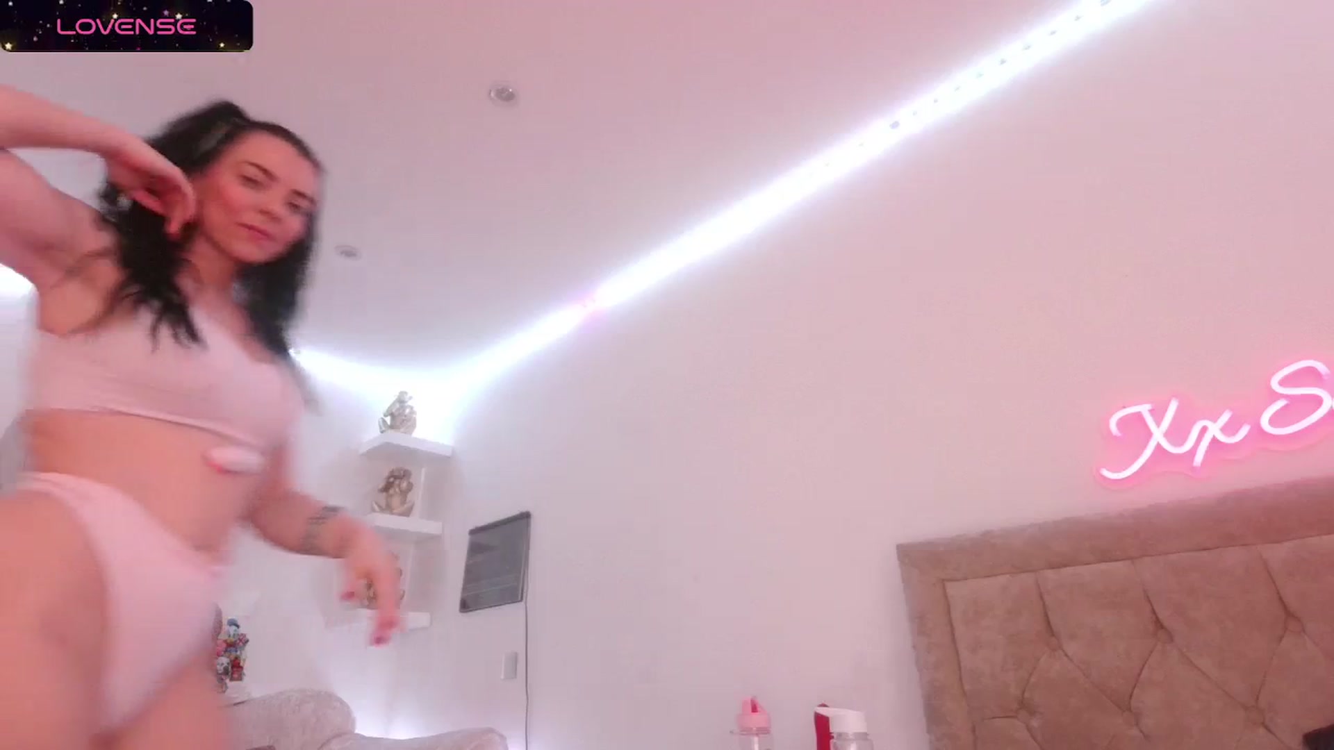 Gallery image thumbnail from innocentSamx's myfreecams stream on, 03/22/2024, 12:17 image 10 of 20