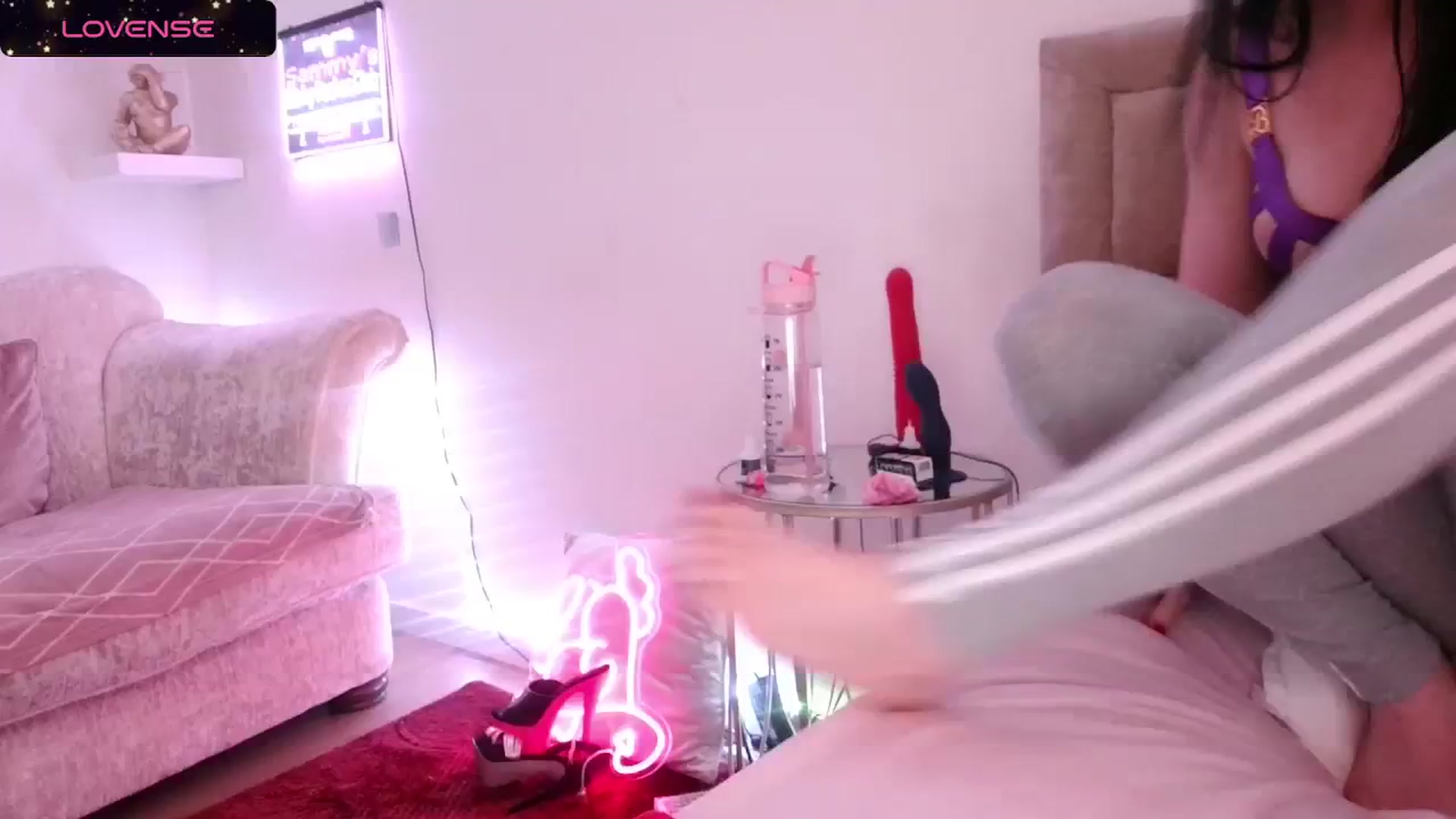 Gallery image thumbnail from innocentSamx's myfreecams stream on, 03/24/2024, 17:14 image 17 of 20