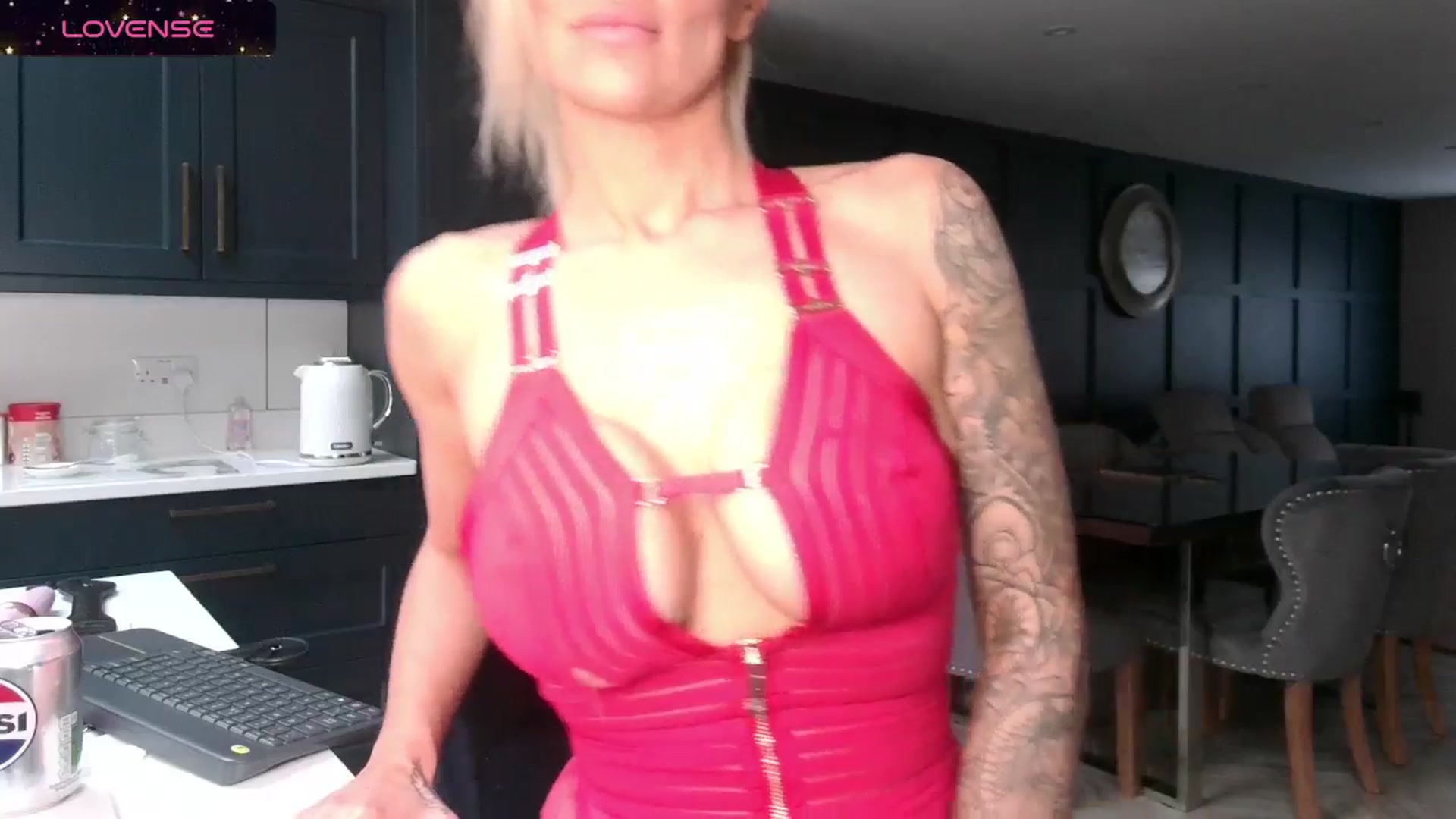 Gallery image thumbnail from innocentSamx's myfreecams stream on, 06/03/2024, 20:19 image 7 of 20