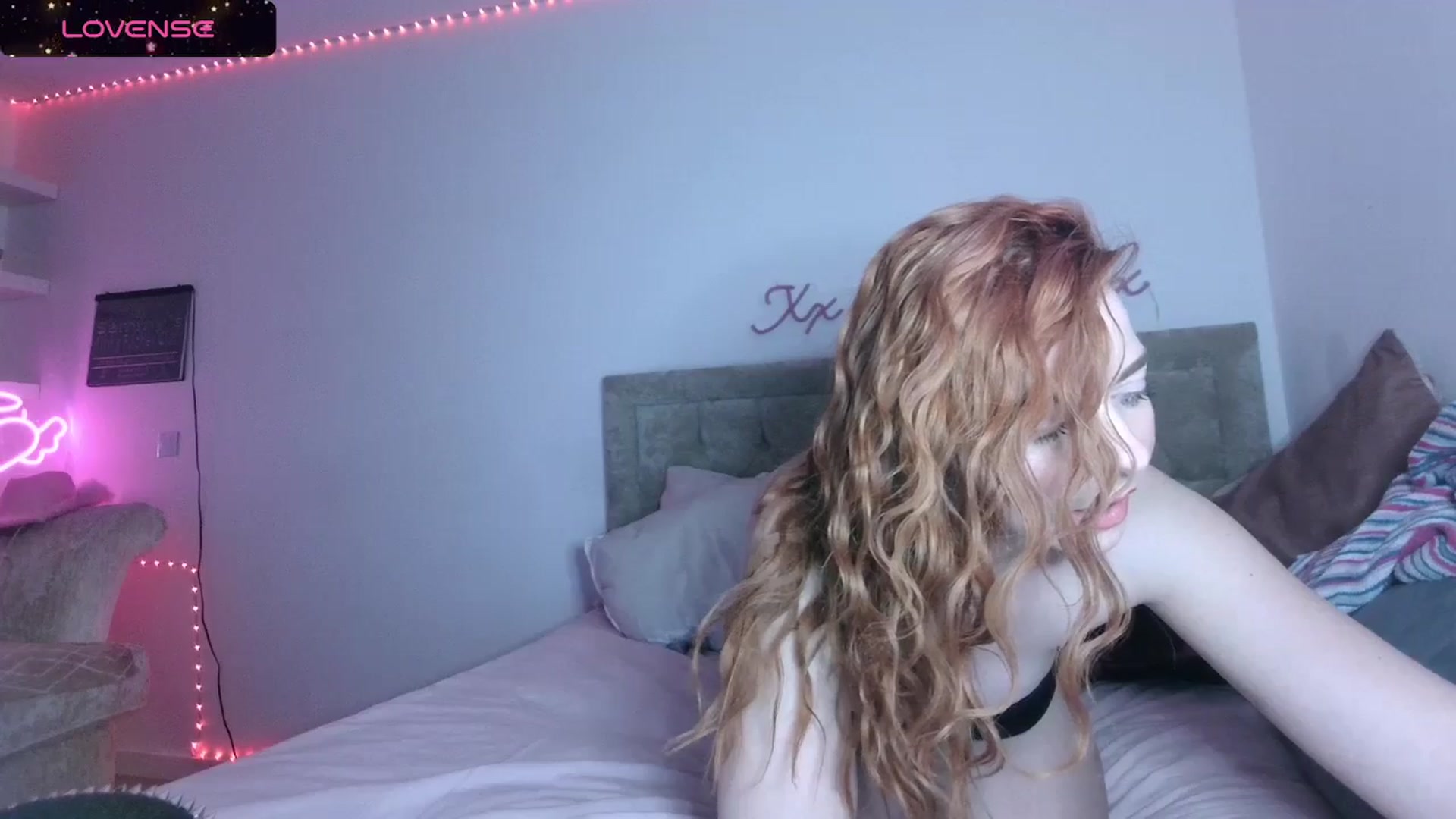 Gallery image thumbnail from innocentSamx's myfreecams stream on, 06/13/2024, 23:10 image 9 of 20