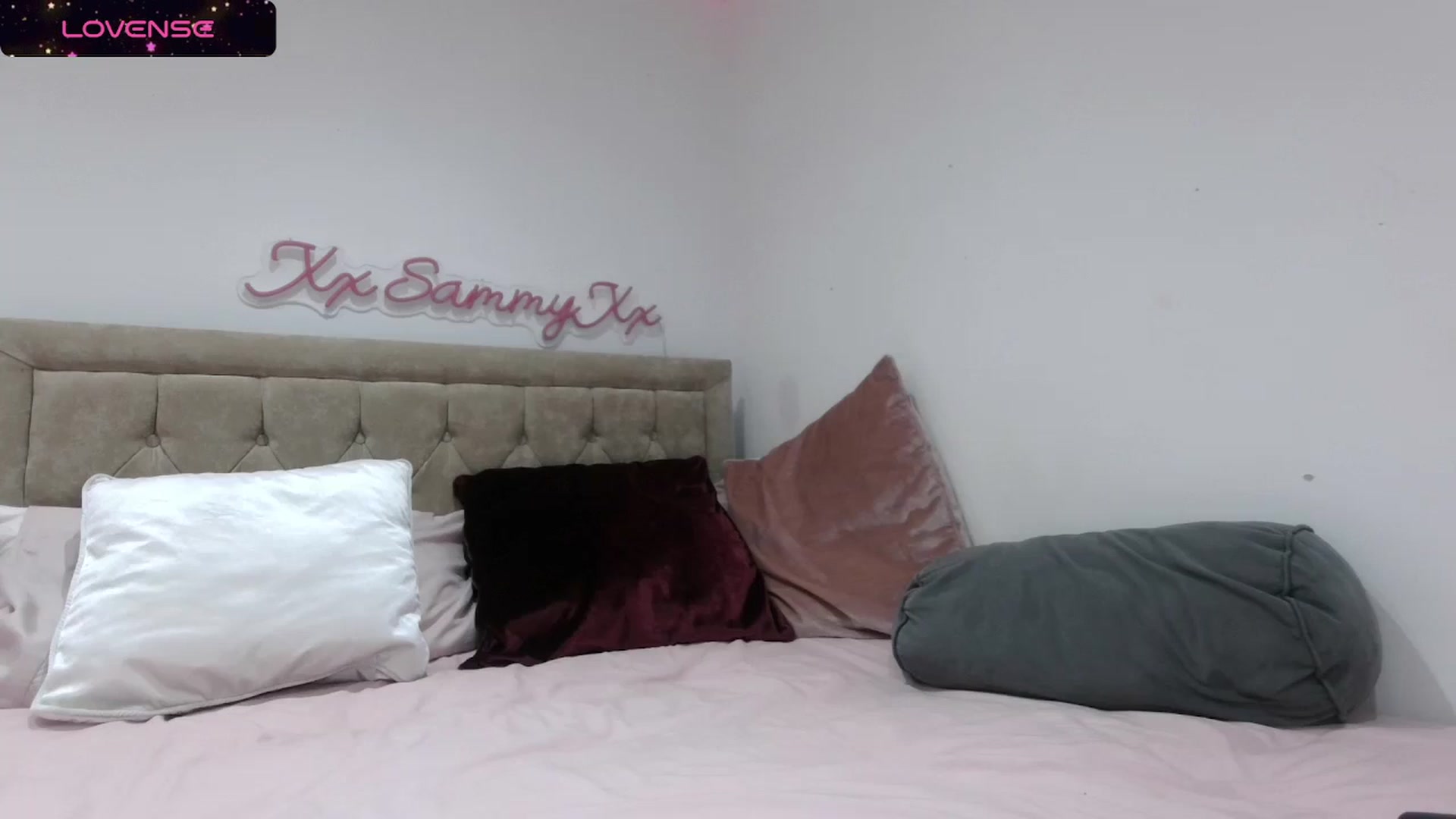 Gallery image thumbnail from innocentSamx's myfreecams stream on, 06/15/2024, 12:59 image 18 of 20