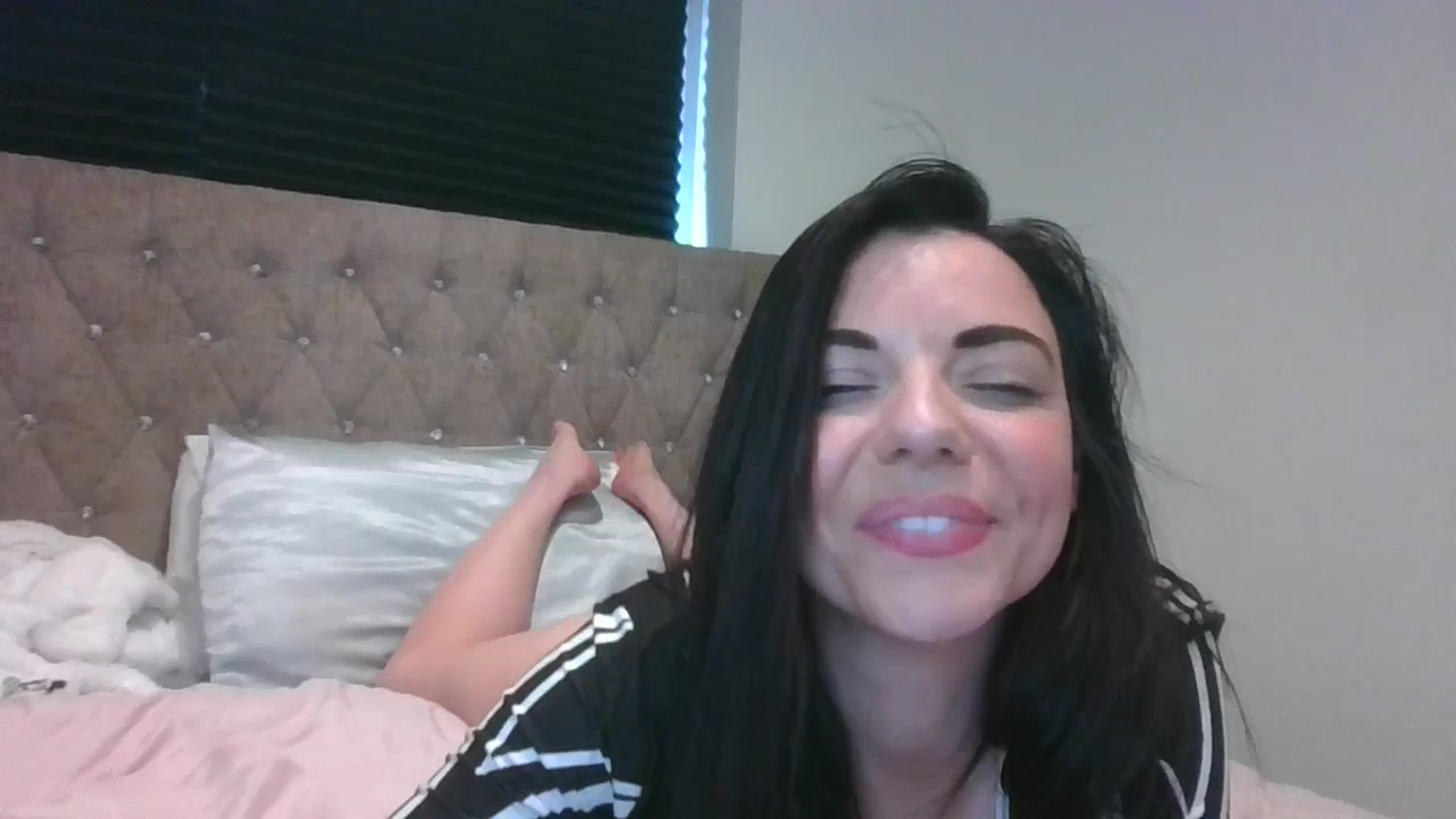 Gallery image thumbnail from innocentSamx's myfreecams stream on, 07/14/2024, 15:25 image 9 of 20
