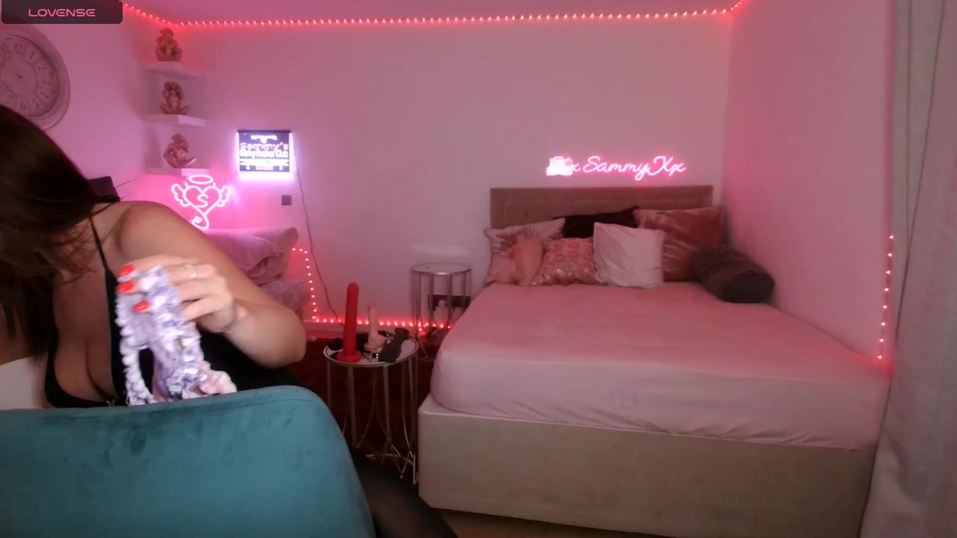 Gallery image thumbnail from innocentSamx's myfreecams stream on, 08/08/2024, 21:05 image 17 of 20