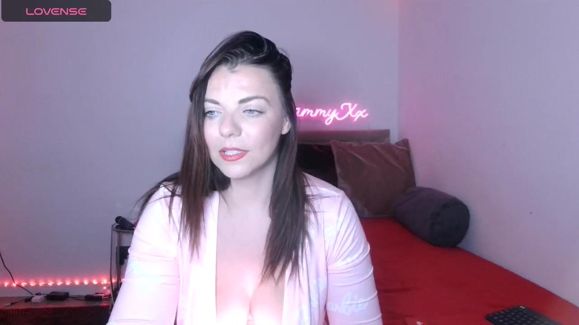 Gallery image thumbnail from innocentSamx's myfreecams stream on, 10/13/2024, 14:21 image 17 of 20
