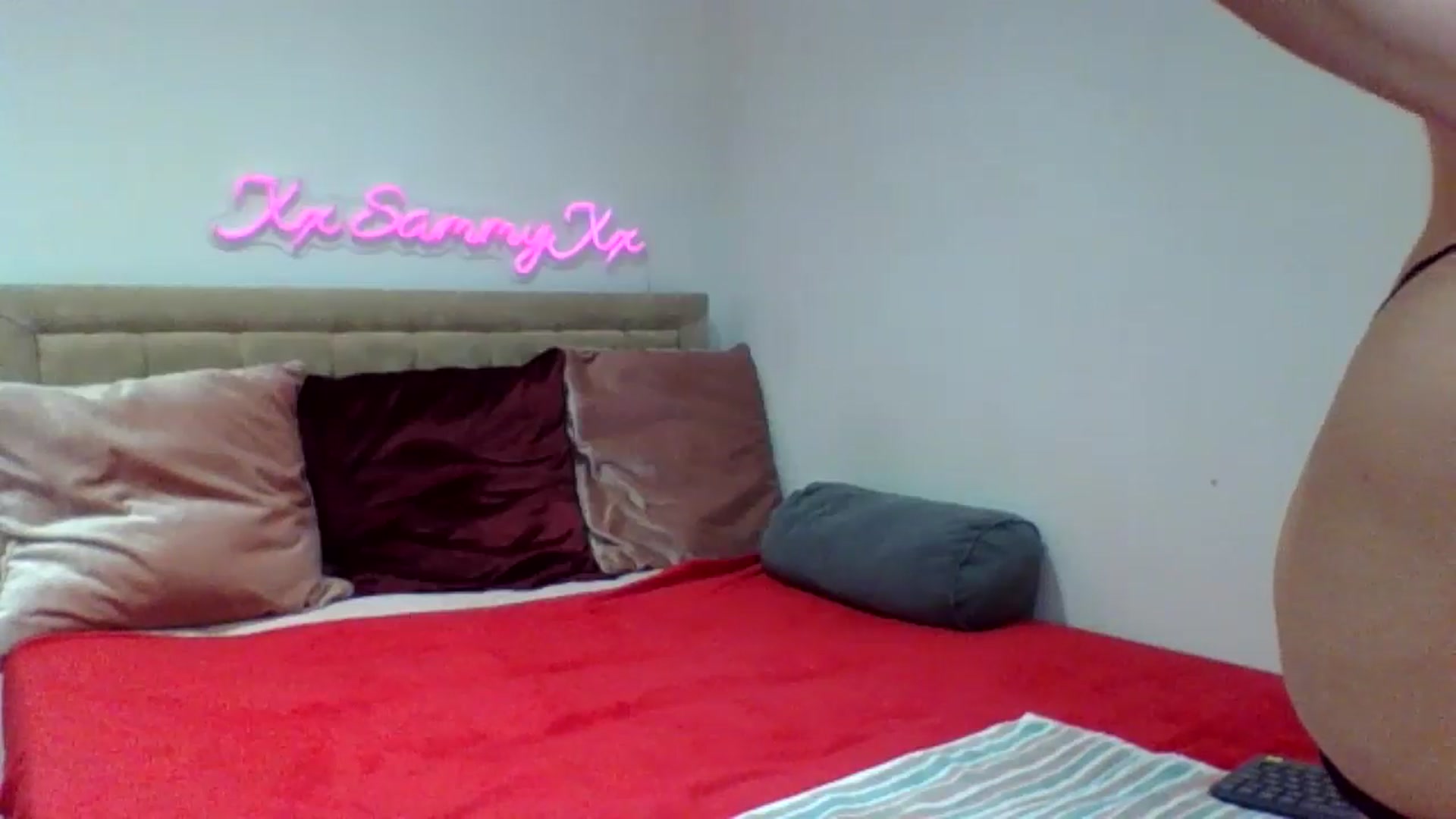 Gallery image thumbnail from innocentSamx's myfreecams stream on, 10/19/2024, 18:33 image 10 of 20